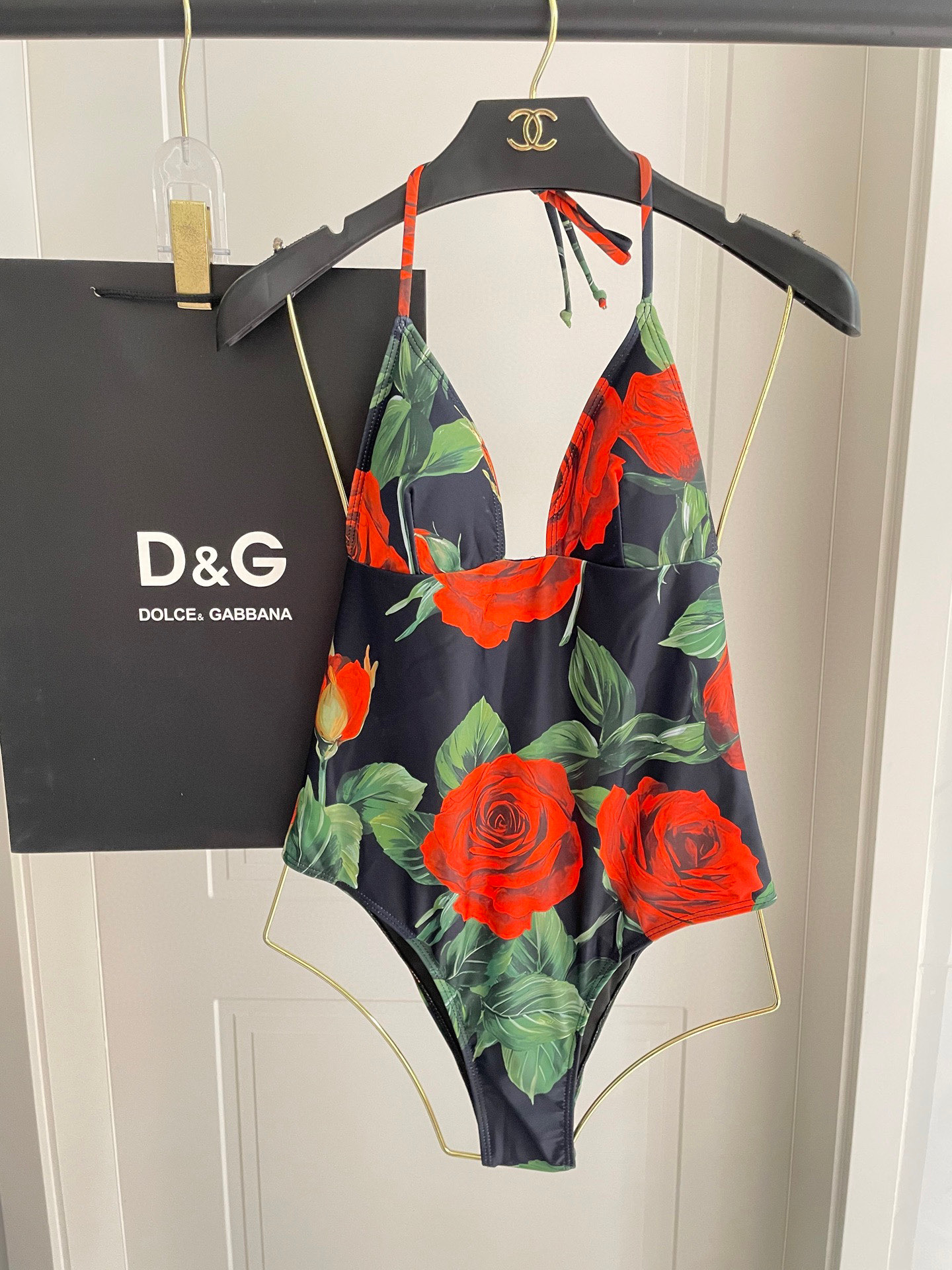 DG新款连体泳衣   时尚潮流款 😍🥰适合多种场景的游泳衣🏊‍♀️海边 游泳池 温泉 水上乐园 漂流都