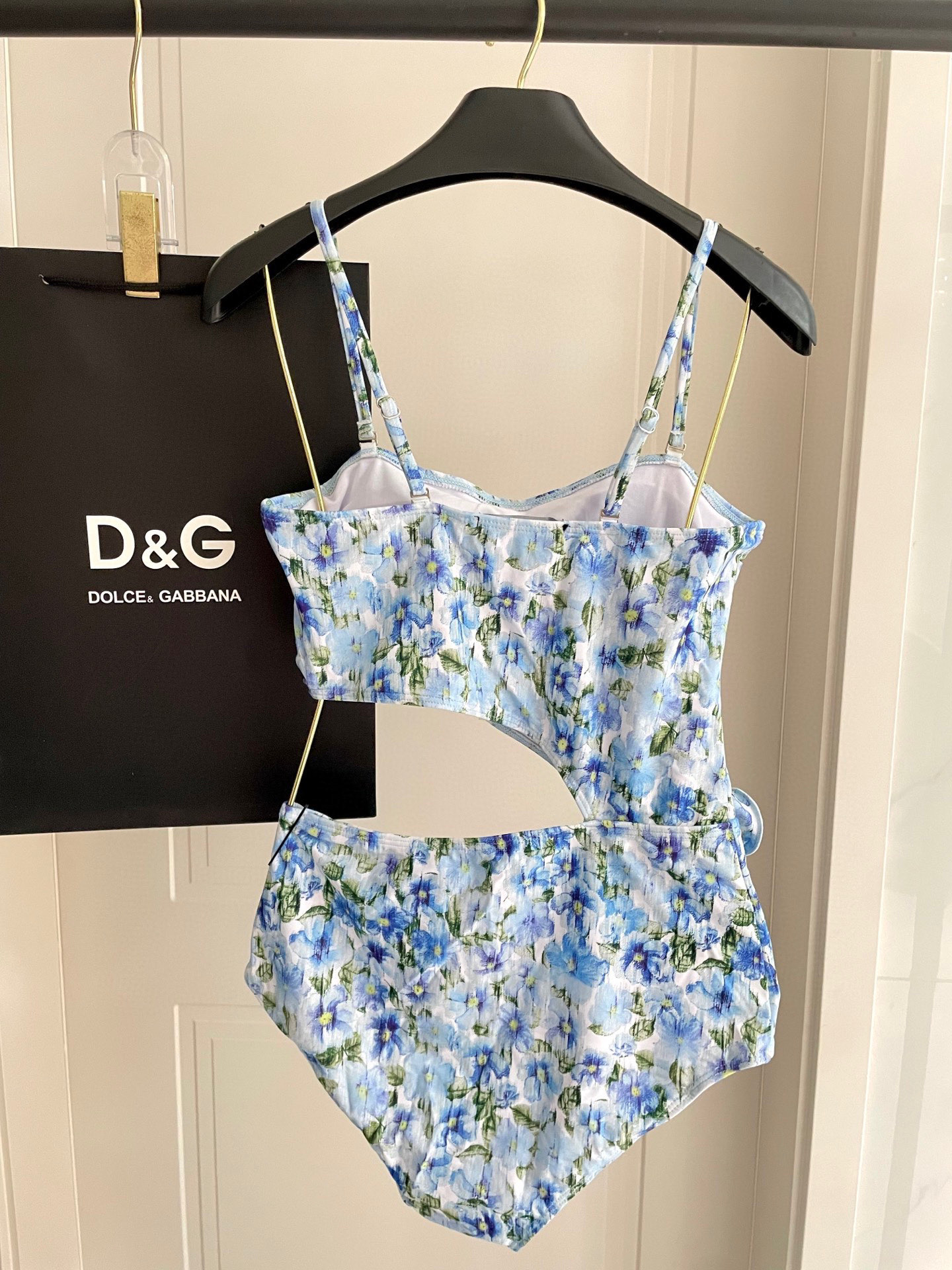  DG新款连体泳衣   时尚潮流款 😍🥰适合多种场景的游泳衣🏊‍♀️海边 游泳池 温泉 水上乐园 漂流都