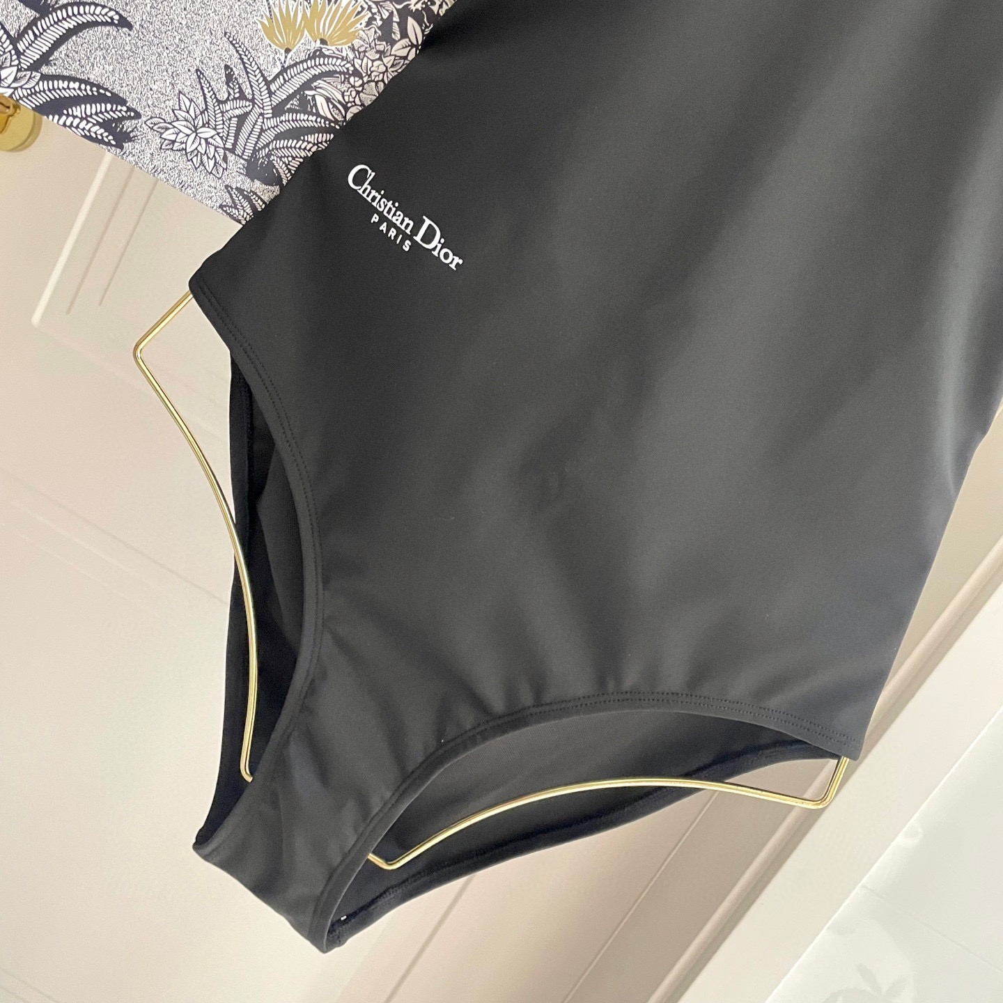  迪奥专柜新款连体泳衣😍🥰适合多种场景的游泳衣🏊‍♀️海边 游泳池 温泉 水上乐园 漂流都可以😌内搭也完