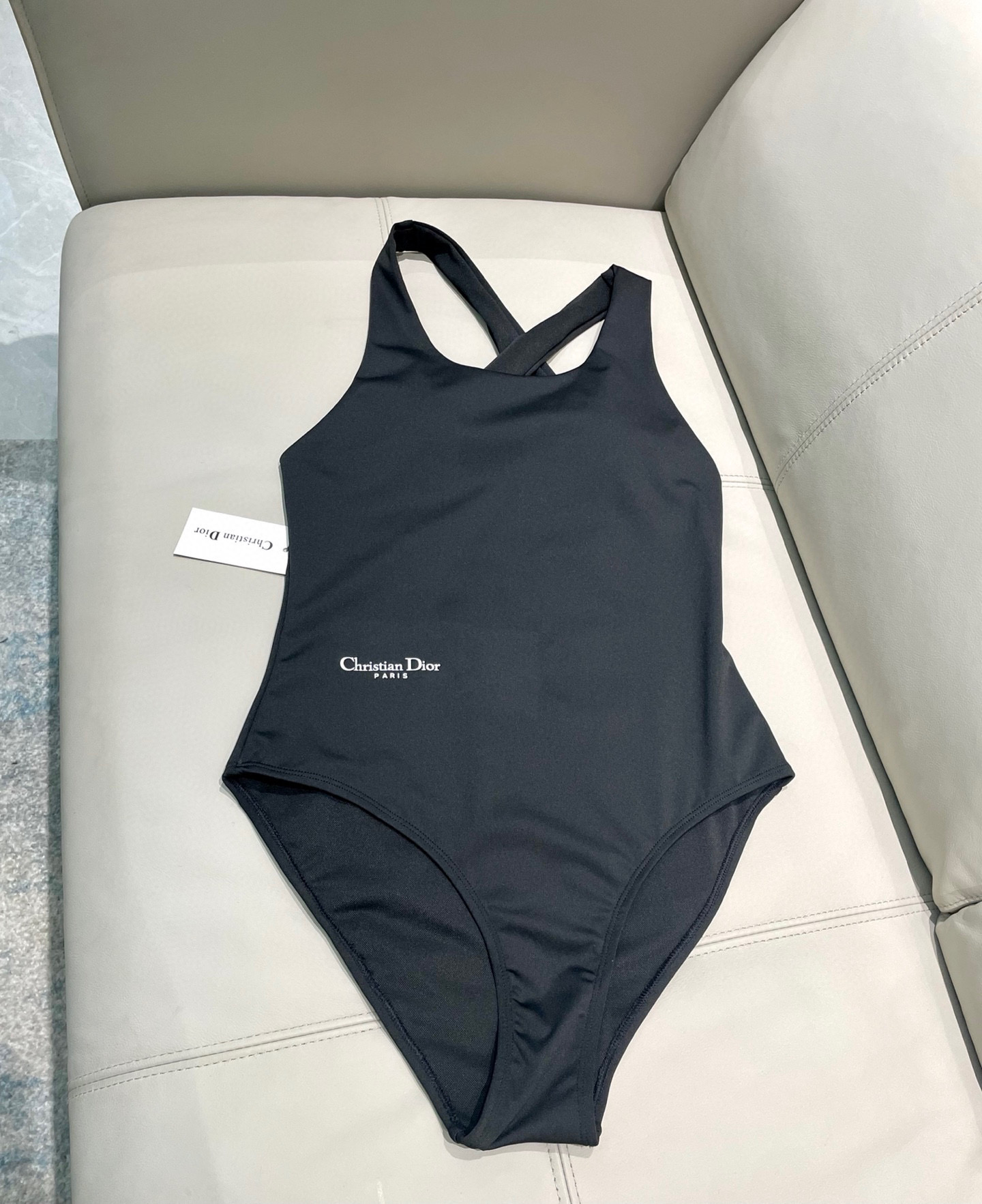  迪奥专柜新款连体泳衣😍🥰适合多种场景的游泳衣🏊‍♀️海边 游泳池 温泉 水上乐园 漂流都可以😌内搭也完