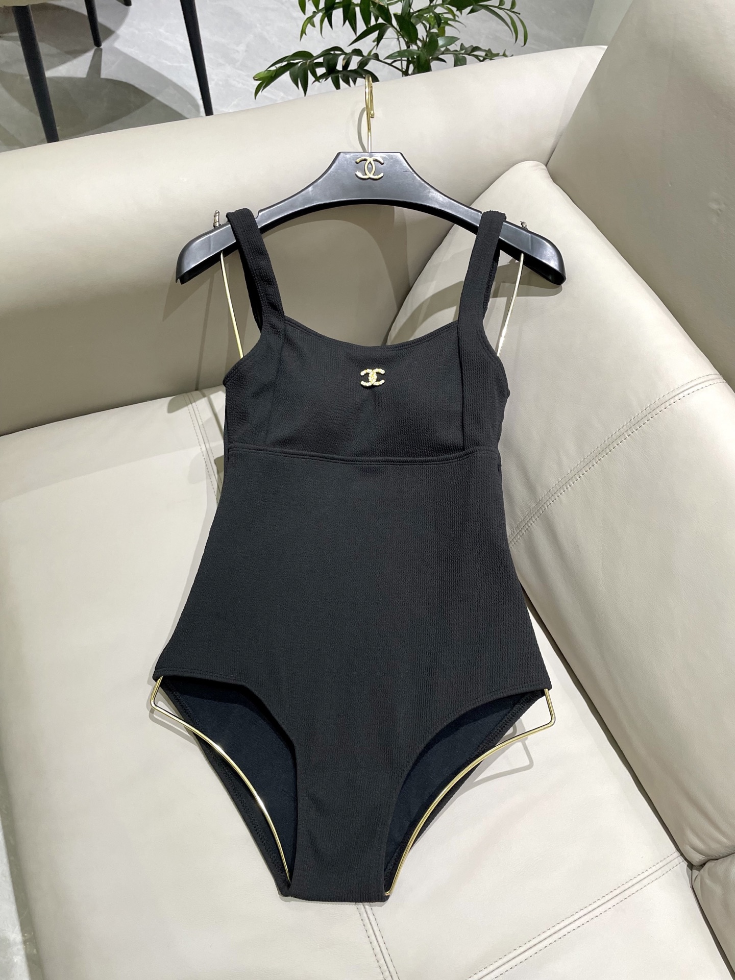  Chanel专柜新款连体泳衣😍🥰适合多种场景的游泳衣🏊‍♀️海边 游泳池 温泉 水上乐园 漂流都可以😌