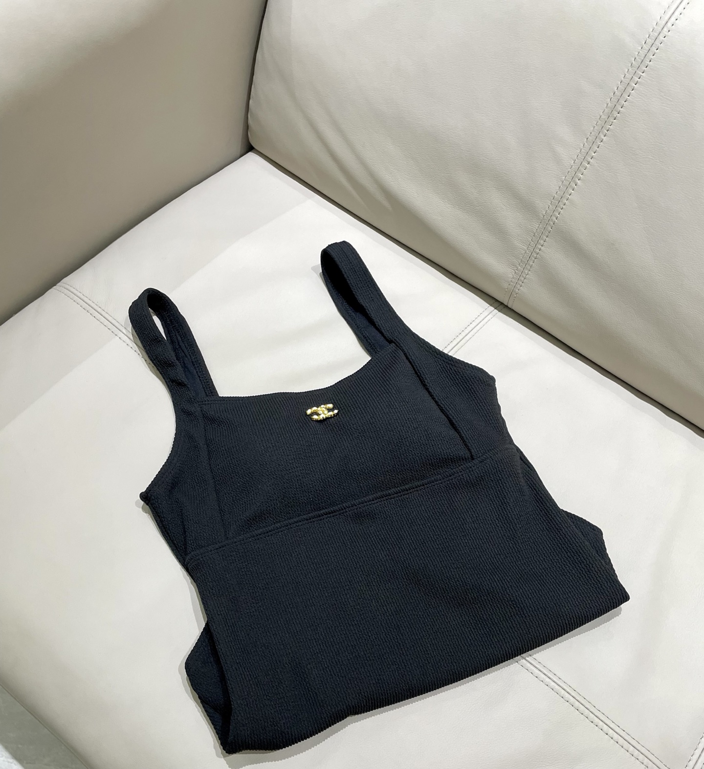  Chanel专柜新款连体泳衣😍🥰适合多种场景的游泳衣🏊‍♀️海边 游泳池 温泉 水上乐园 漂流都可以😌