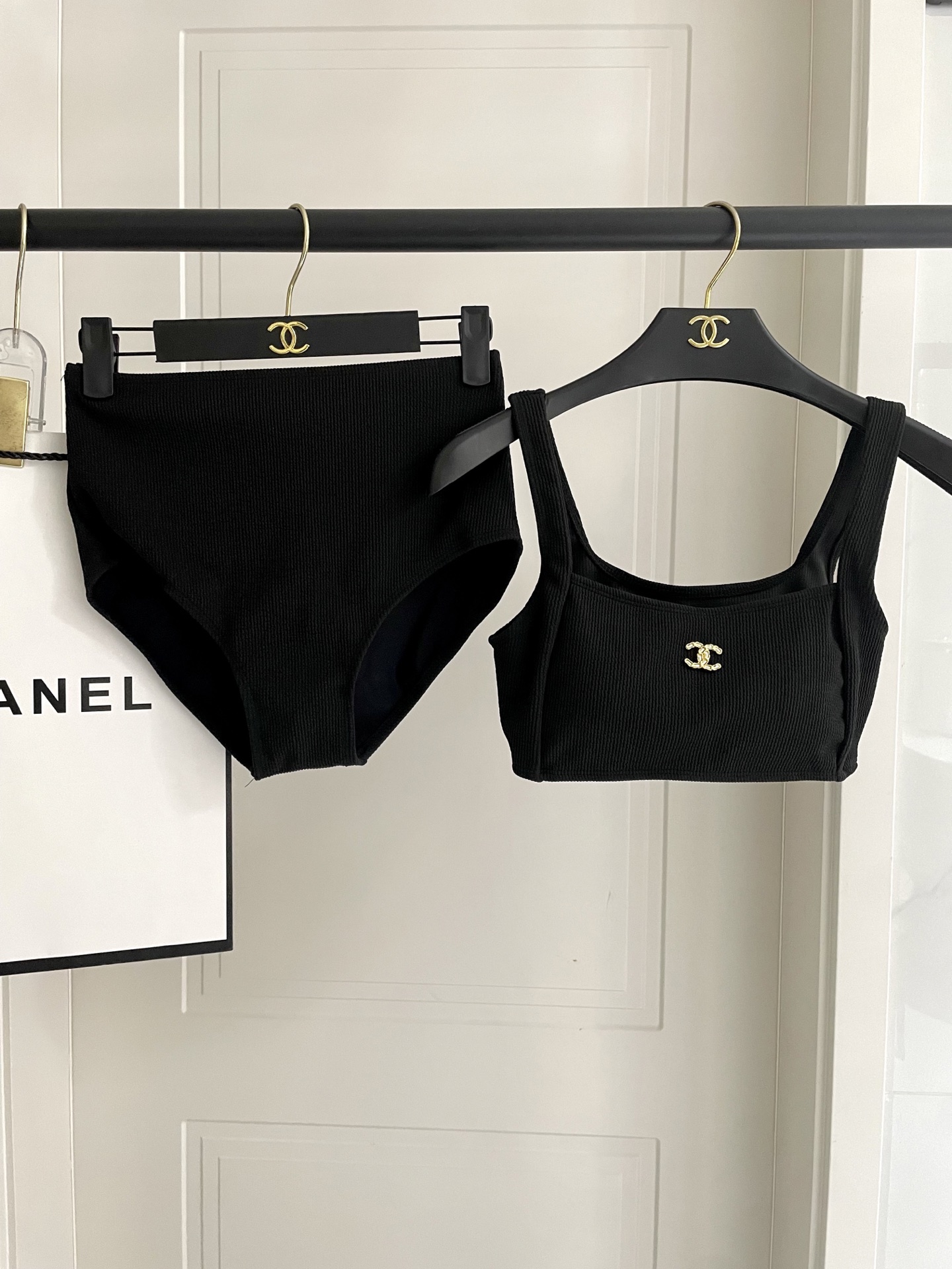  Chanel专柜新款分体泳衣😍🥰适合多种场景的游泳衣🏊‍♀️海边 游泳池 温泉 水上乐园 漂流都可以😌