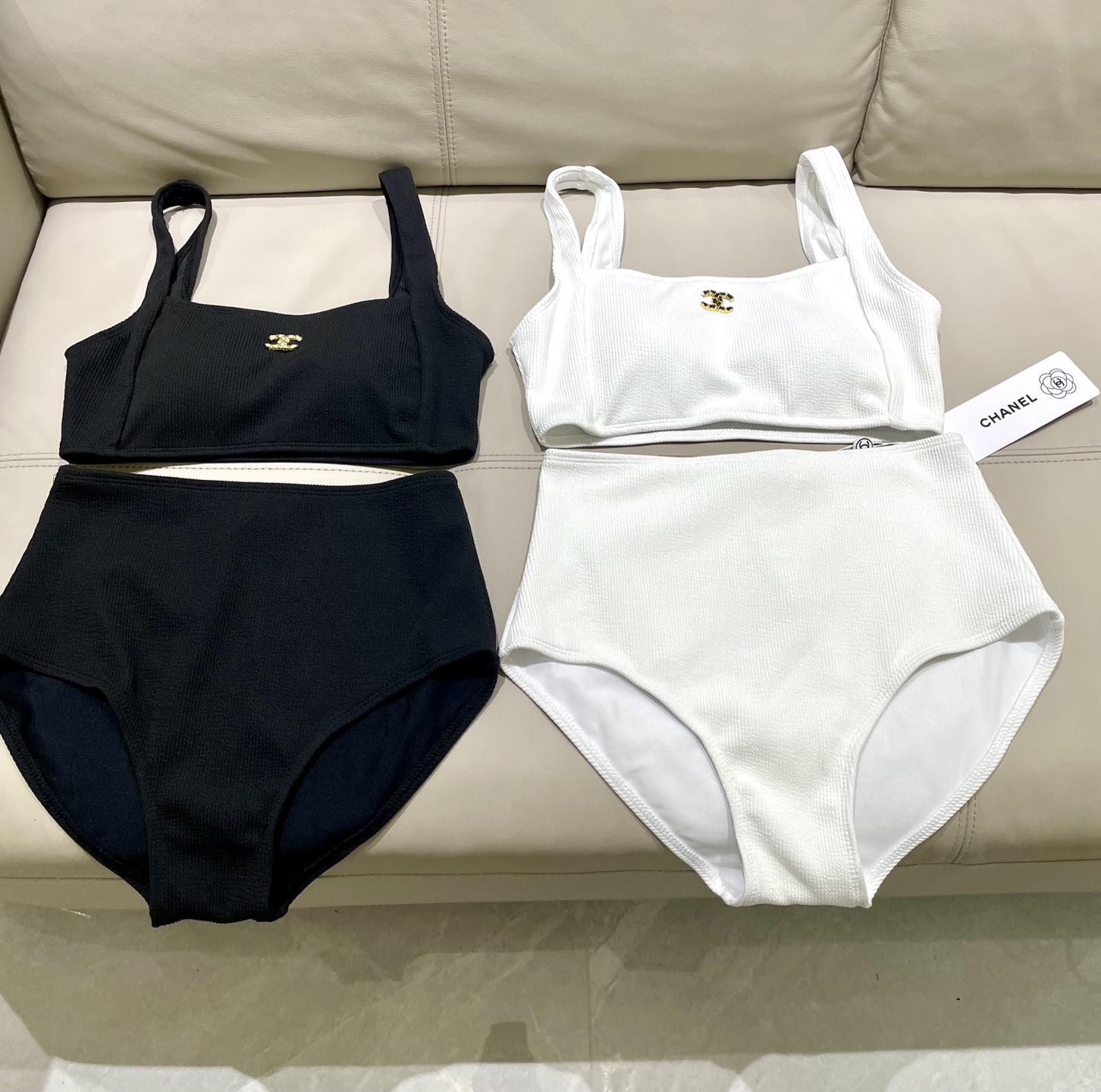  Chanel专柜新款分体泳衣😍🥰适合多种场景的游泳衣🏊‍♀️海边 游泳池 温泉 水上乐园 漂流都可以😌