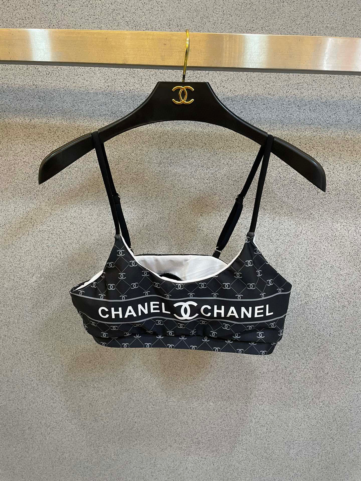 NO:304877,70 Chanel's new bikini is suitable for swimsuits in many scenarios ♀Seaside, swimming pool, hot spring, water park, rafting can be worn inside and outside, and it is completely possible to wear. The fabric is breathable and comfortable. Quick-drying elastic swimsuits are more easy to clean. S M L Xl swimsuits, swimsuits, bikinis1986090970 Chanel新款比基尼适合多种场景的游泳衣♀海边 游泳池 温泉 水上乐园 漂流都可以内搭外穿也完全可以 面料透气舒适.速干弹性的游泳衣更加帖肤易清洗 码数S M L Xl泳衣泳裤比基尼,泳衣，泳裤，比基尼,chanel,swimsuits,bikinis,accessory