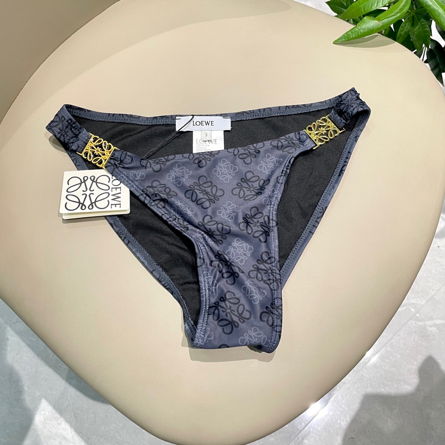  罗意威专柜新款 对版五金😍🥰适合多种场景的游泳衣🏊‍♀️海边 游泳池 温泉 水上乐园 漂流都可以😌内搭