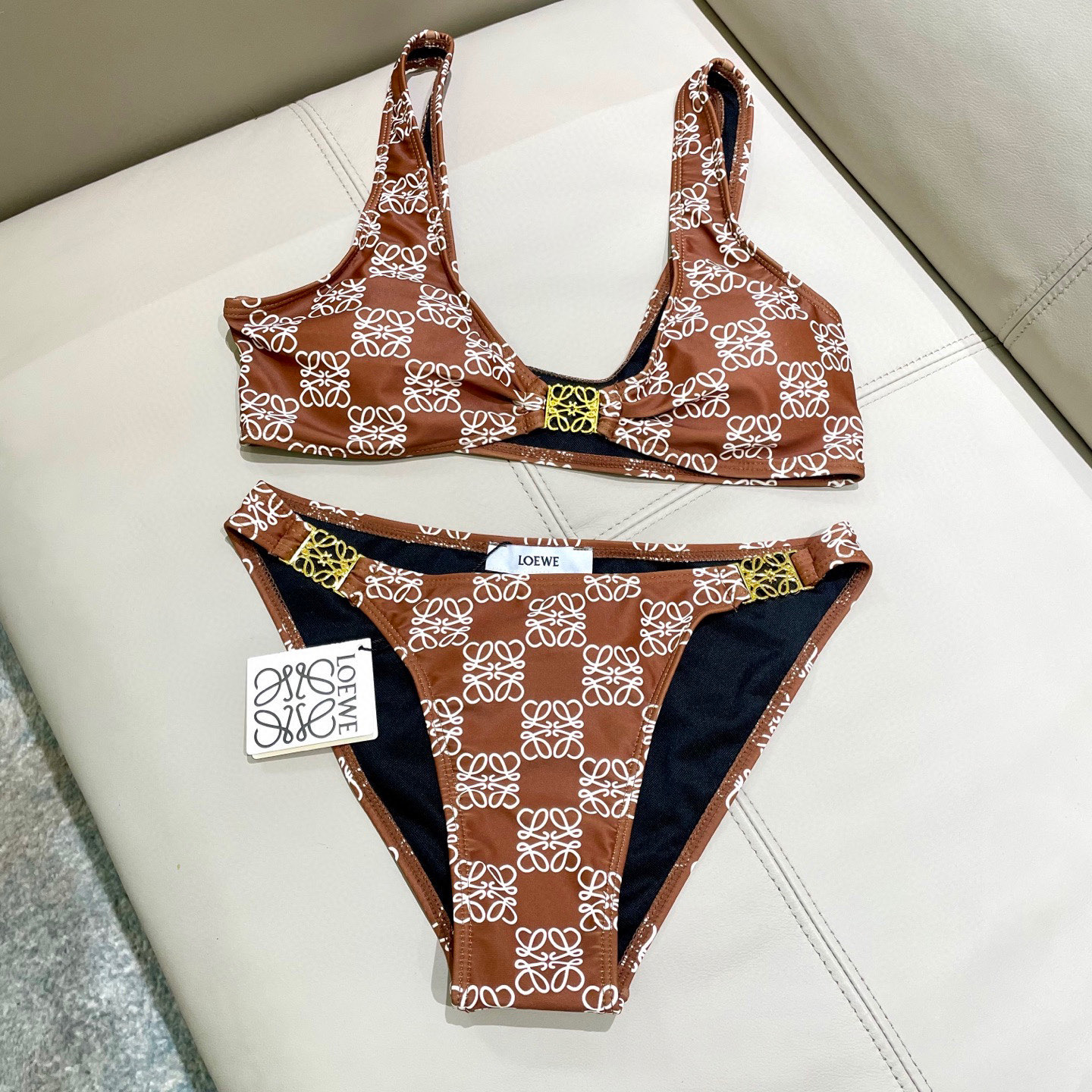  罗意威专柜新款 对版五金😍🥰适合多种场景的游泳衣🏊‍♀️海边 游泳池 温泉 水上乐园 漂流都可以😌内搭
