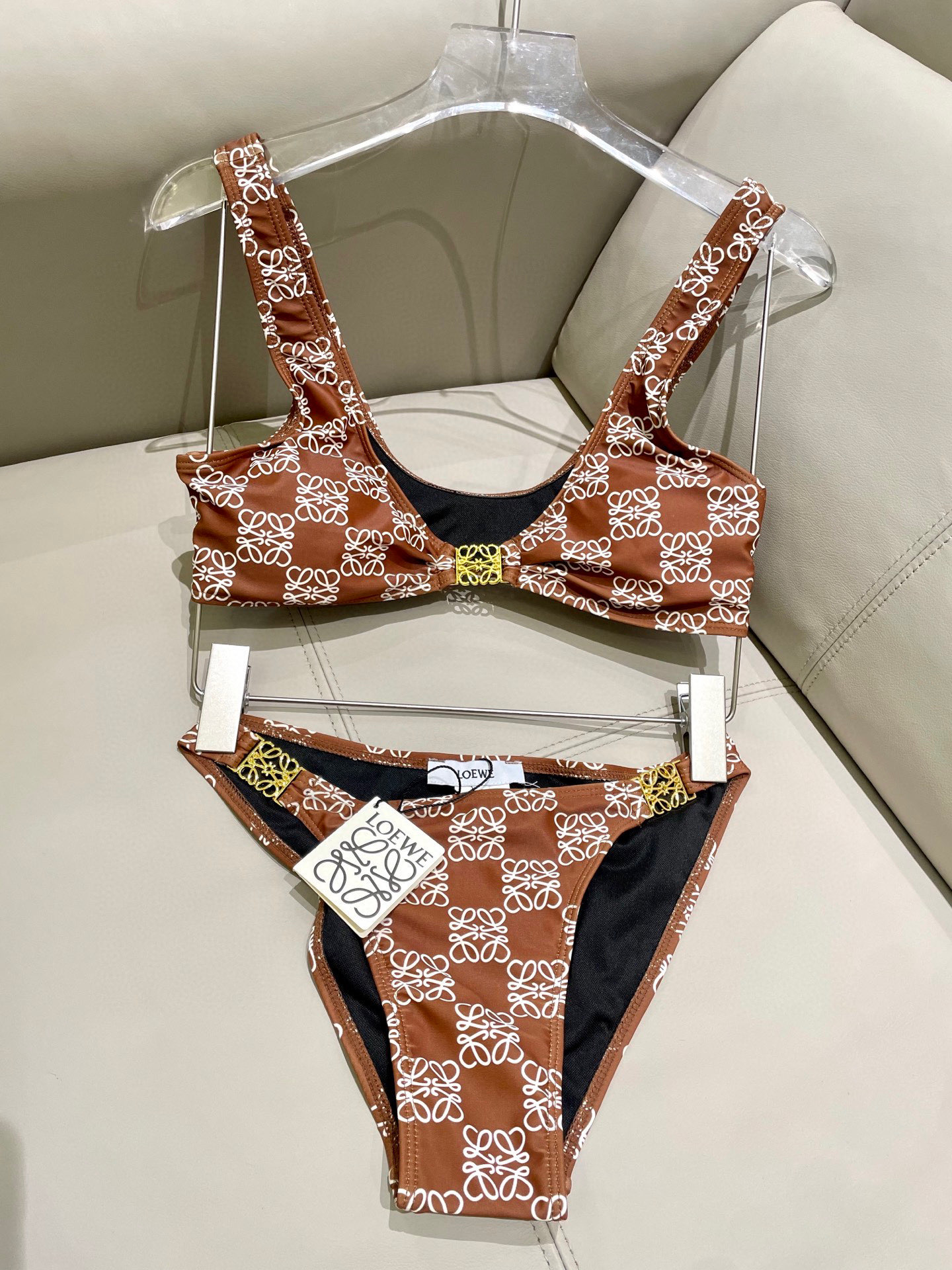  罗意威专柜新款 对版五金😍🥰适合多种场景的游泳衣🏊‍♀️海边 游泳池 温泉 水上乐园 漂流都可以😌内搭