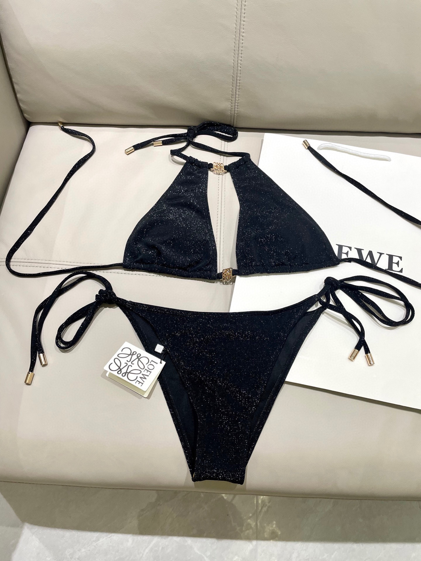  罗意威新款比基尼泳衣  定制对吧版五金 😍🥰适合多种场景的游泳衣🏊‍♀️海边 游泳池 温泉 水上乐园 