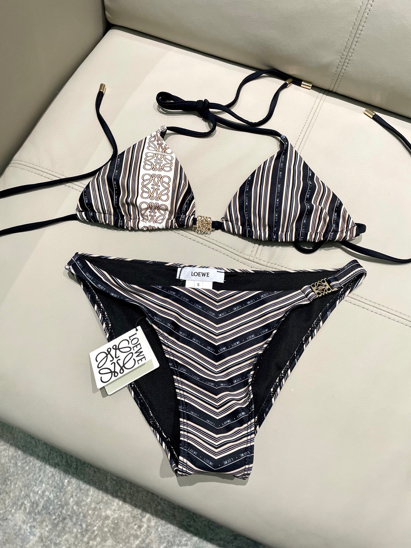  罗意威专柜新款分体 对版五金😍🥰适合多种场景的游泳衣🏊‍♀️海边 游泳池 温泉 水上乐园 漂流都可以😌