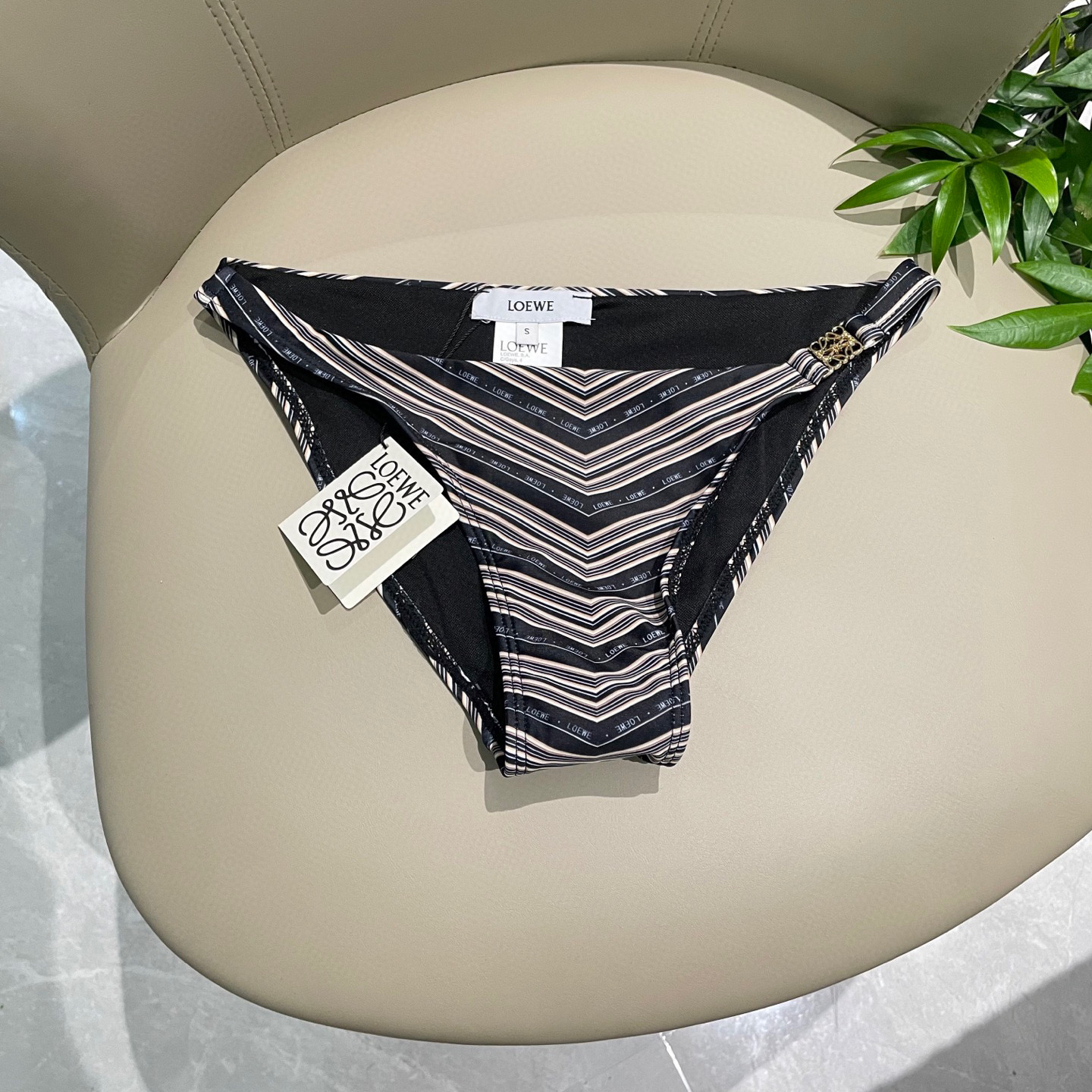  罗意威专柜新款分体 对版五金😍🥰适合多种场景的游泳衣🏊‍♀️海边 游泳池 温泉 水上乐园 漂流都可以😌