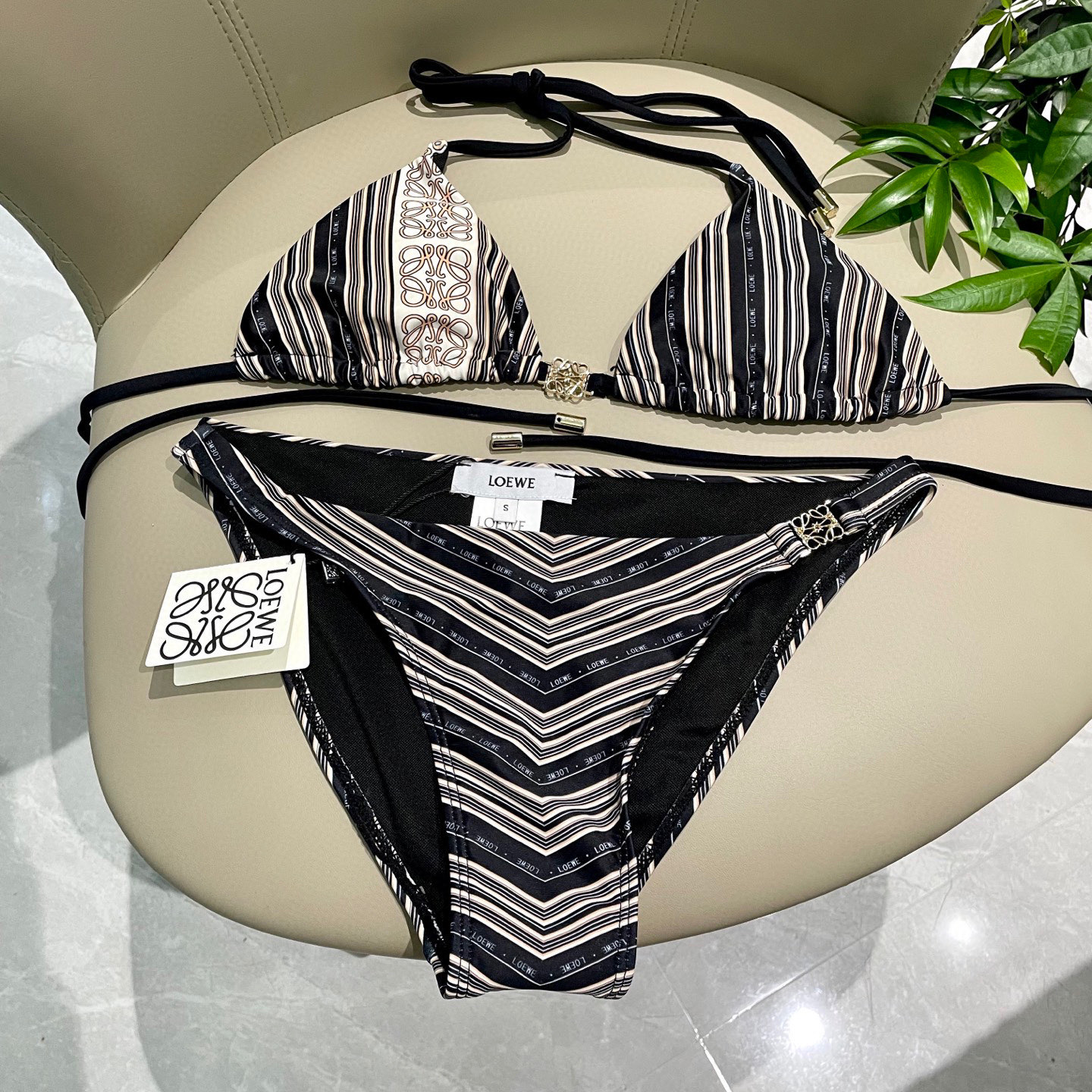  罗意威专柜新款分体 对版五金😍🥰适合多种场景的游泳衣🏊‍♀️海边 游泳池 温泉 水上乐园 漂流都可以😌