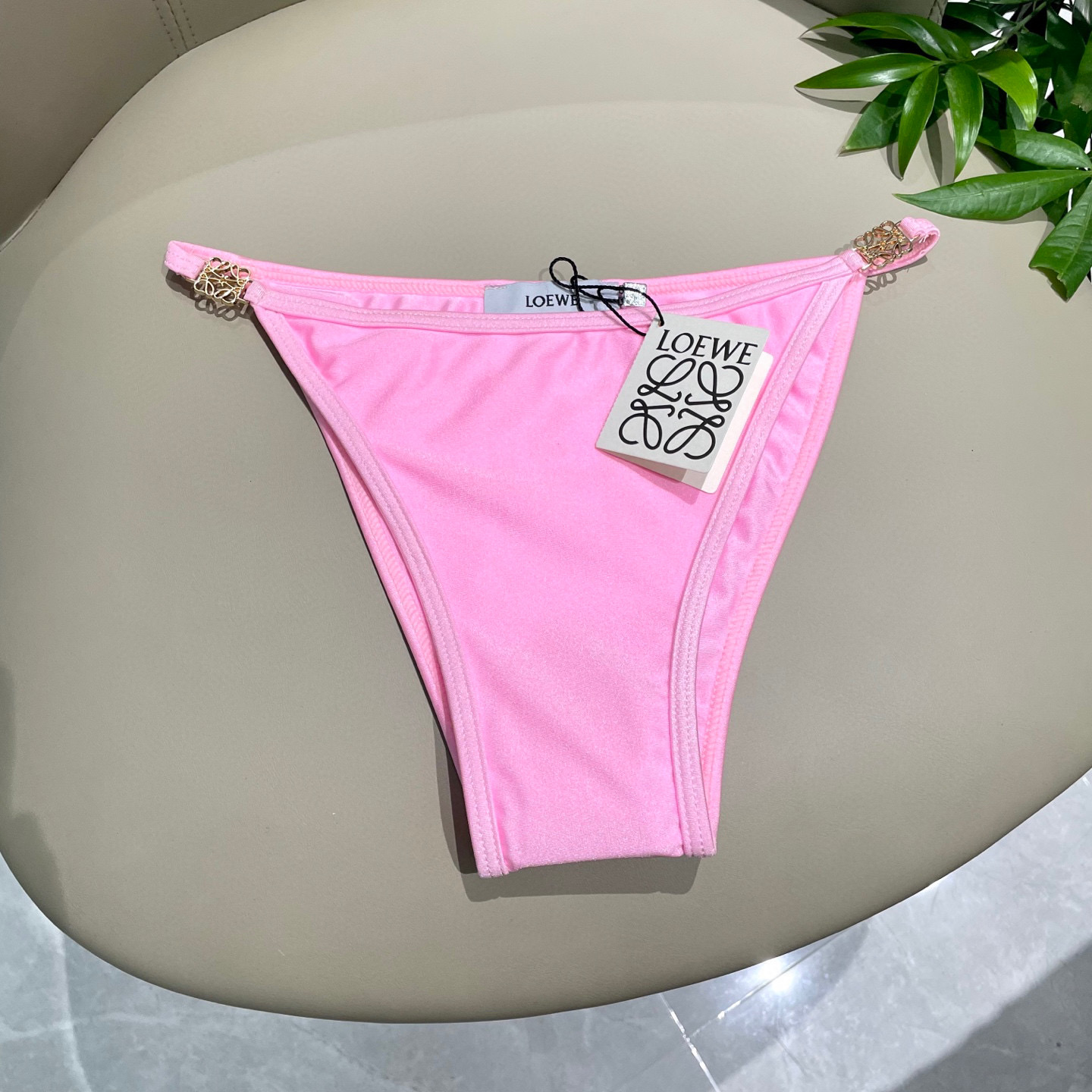  罗意威专柜新款分体 对版五金😍🥰适合多种场景的游泳衣🏊‍♀️海边 游泳池 温泉 水上乐园 漂流都可以😌