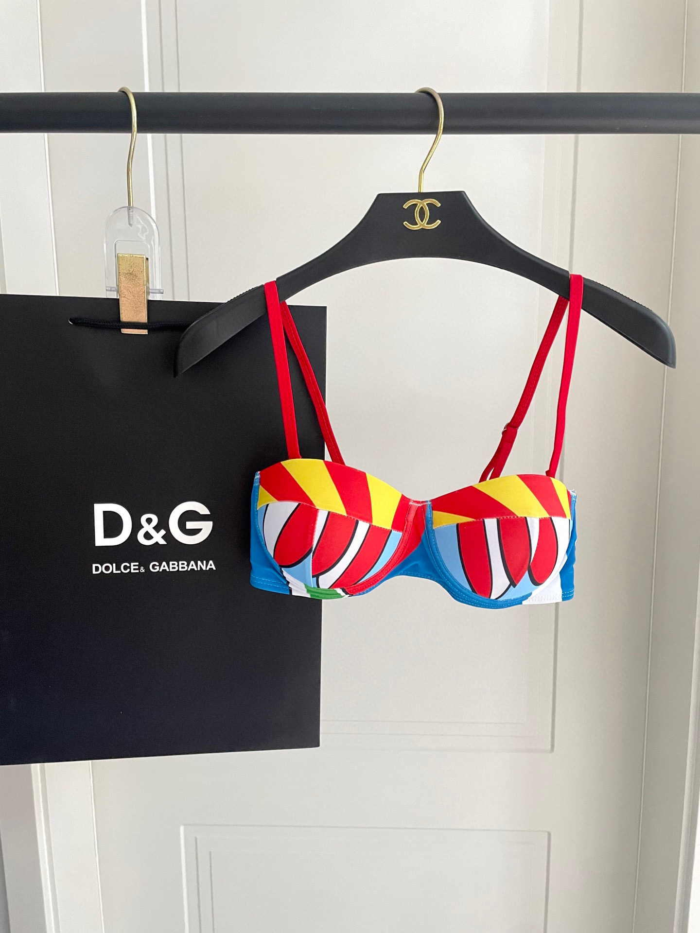 NO:305279,DG split steel support swimsuit suitable for a variety of scenes. Swimming suits, swimming pools, hot springs, water parks, rafting can be worn inside. The one-piece design covers the flesh and looks tall. The belly is a little fleshy and does not affect our beauty. The back design reveals the beautiful back. The fabric is breathable and comfortable. The quick-drying elastic swimsuit is easier to clean. S M L Xl swimsuits, swimsuits, bikinis19860909DG分体钢托聚拢泳衣 适合多种场景的游泳衣♀海边 游泳池 温泉 水上乐园 漂流都可以内搭也完全可以 连体设计遮肉显高挑 腹部有点肉肉也不影响咱美美的 背面设计大露美背 面料透气舒适.速干弹性的游泳衣更加帖肤易清洗 码数S M L Xl 泳衣泳裤比基尼,泳衣，泳裤，比基尼,swimsuits,bikinis,accessory