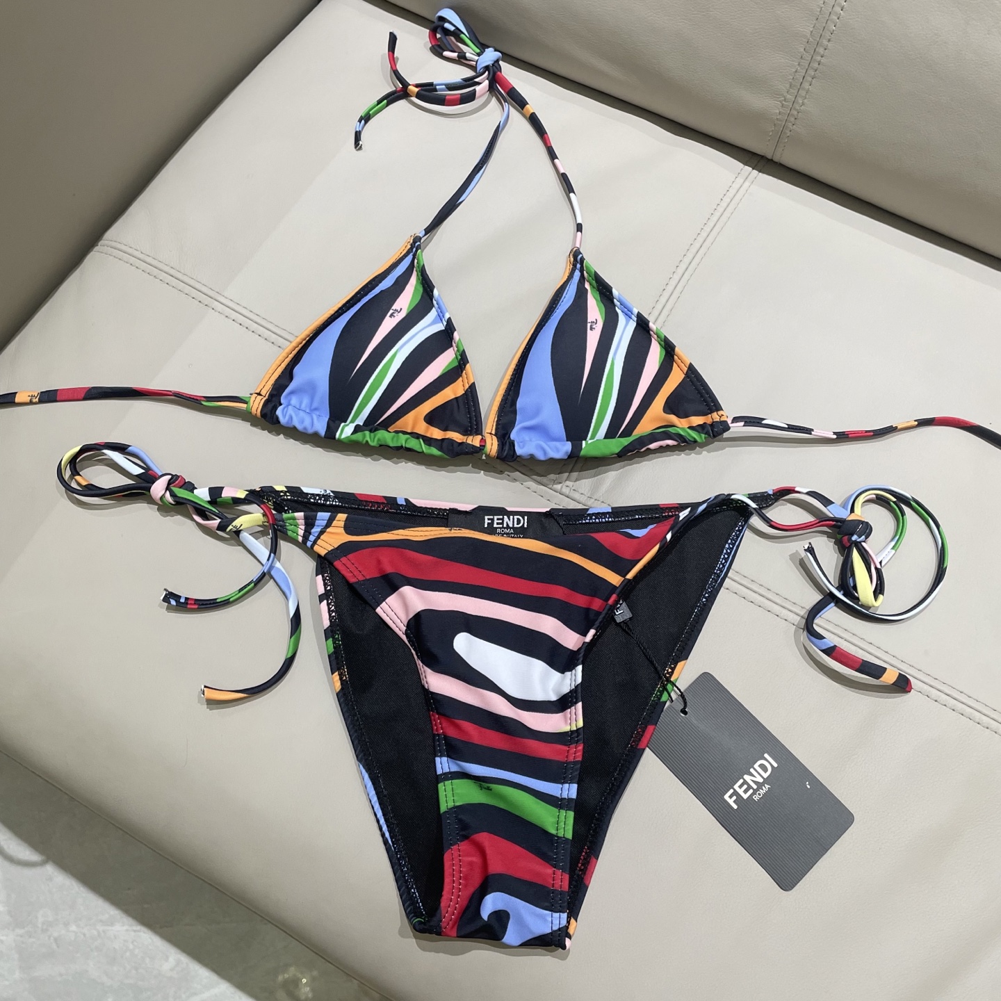  gucci 分体比基尼😍🥰适合多种场景的游泳衣🏊‍♀️海边 游泳池 温泉 水上乐园 漂流都可以😌内搭也
