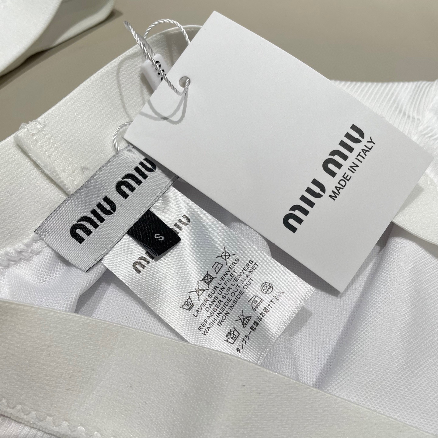  miumiu新款分体泳衣   针织面料 时尚潮流款 😍🥰适合多种场景的游泳衣🏊‍♀️海边 游泳池 温泉