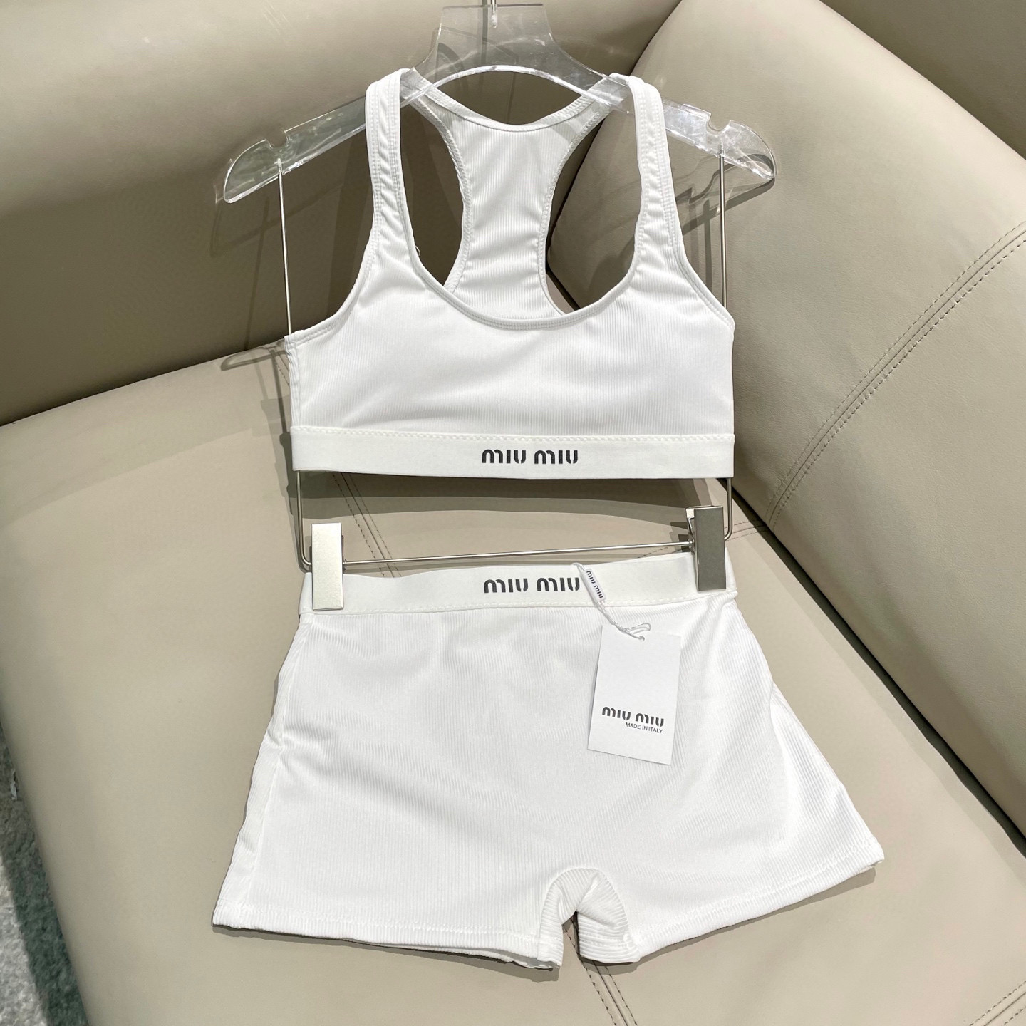  miumiu新款分体泳衣   针织面料 时尚潮流款 😍🥰适合多种场景的游泳衣🏊‍♀️海边 游泳池 温泉