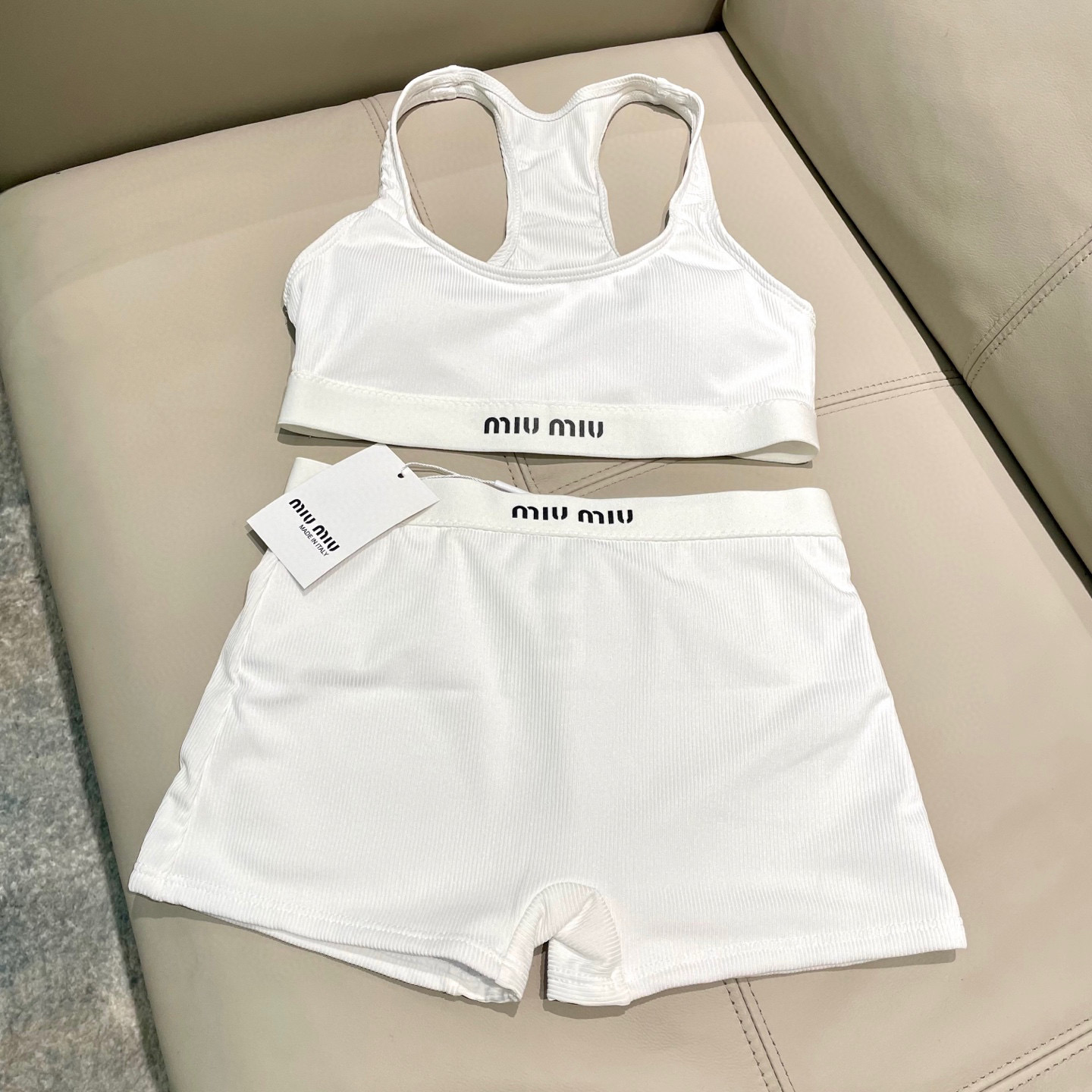  miumiu新款分体泳衣   针织面料 时尚潮流款 😍🥰适合多种场景的游泳衣🏊‍♀️海边 游泳池 温泉
