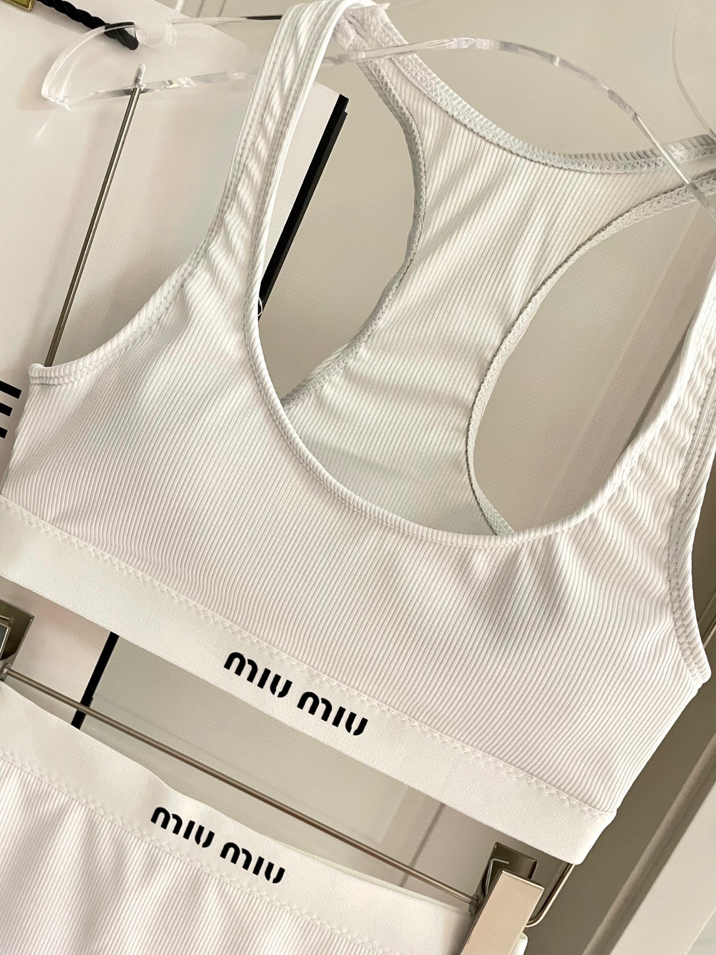  miumiu新款分体泳衣   针织面料 时尚潮流款 😍🥰适合多种场景的游泳衣🏊‍♀️海边 游泳池 温泉
