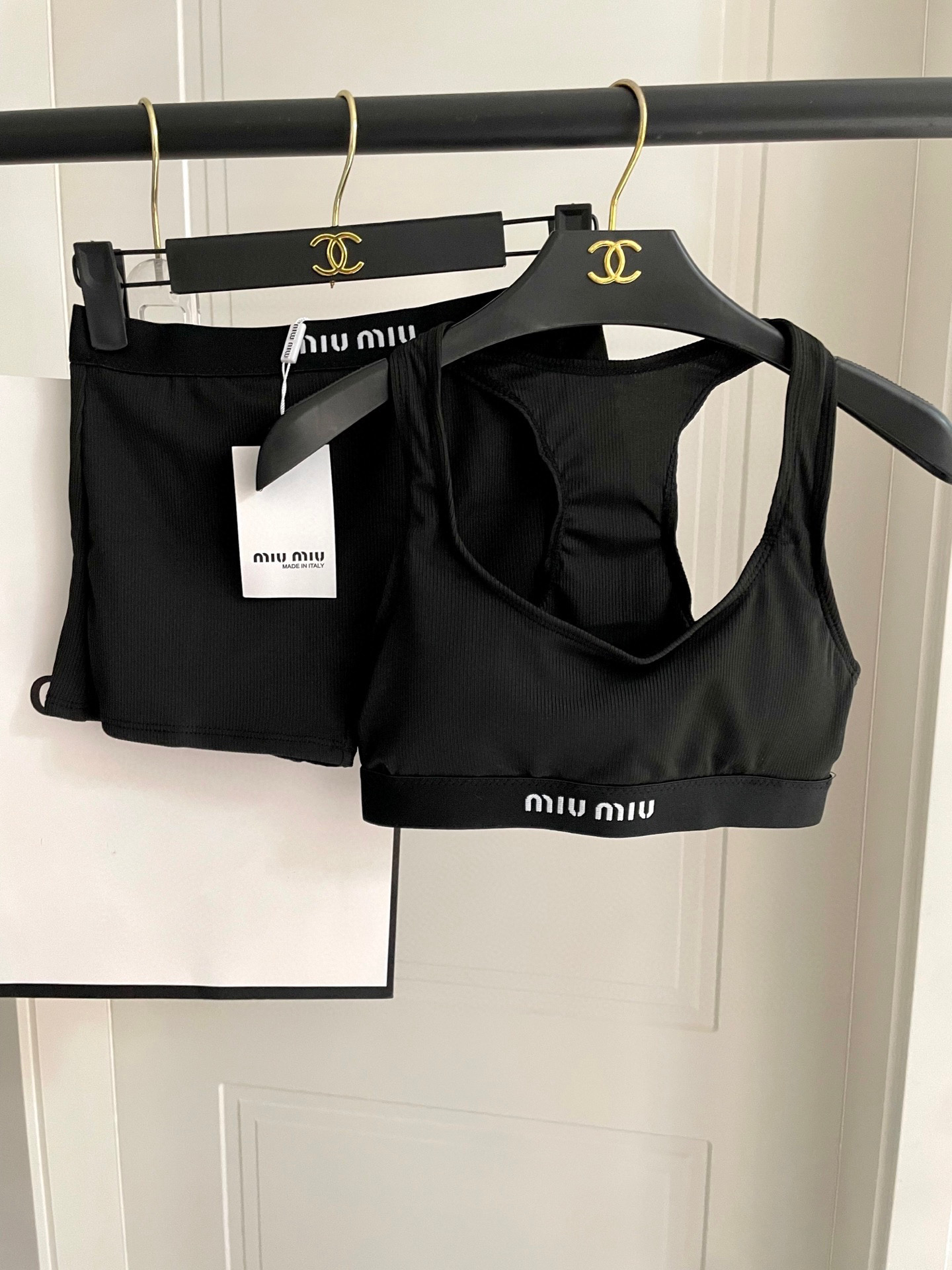  miumiu新款分体泳衣   针织面料 时尚潮流款 😍🥰适合多种场景的游泳衣🏊‍♀️海边 游泳池 温泉