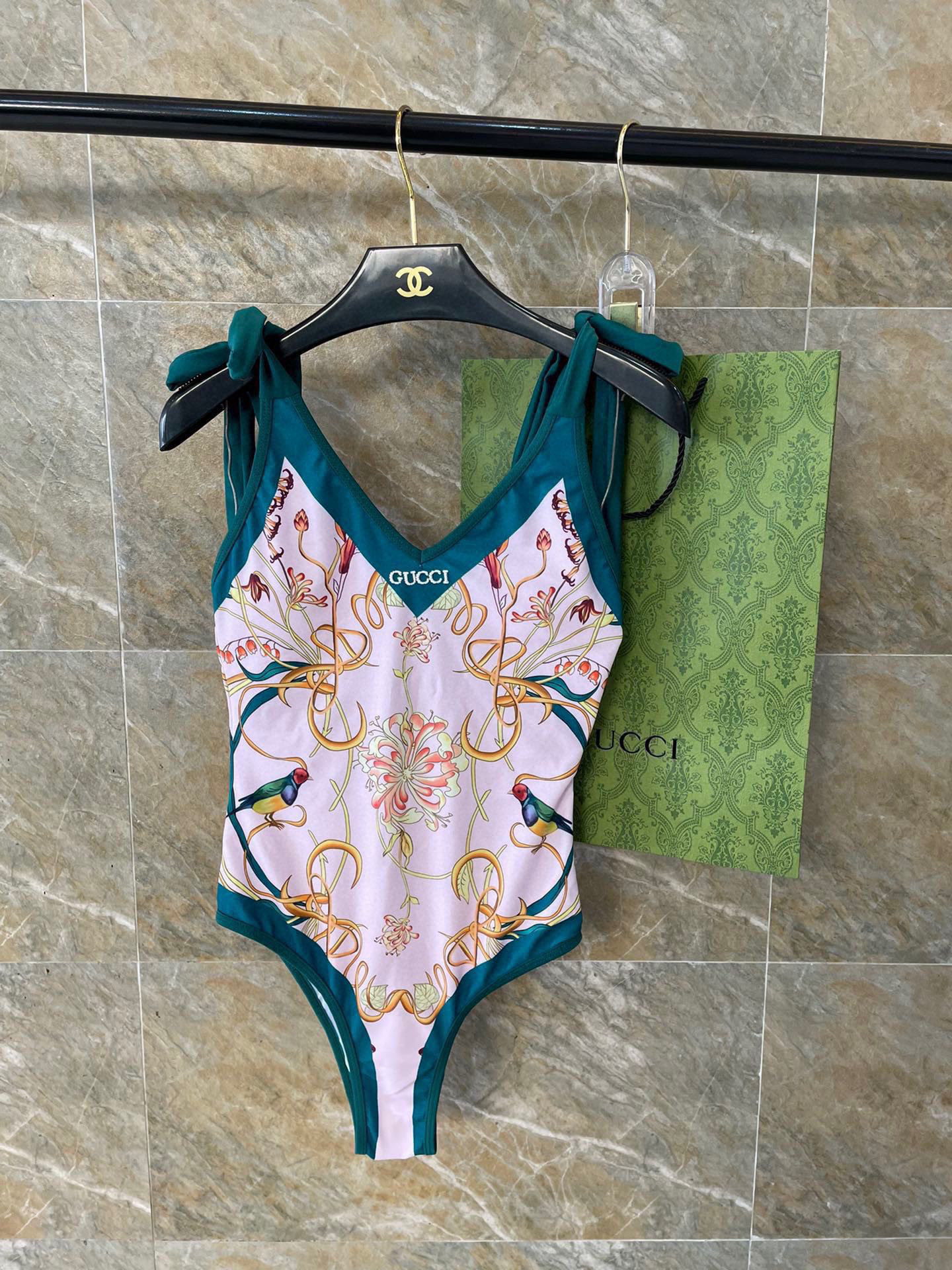 Gucci新款泳衣2件套 😍🥰适合多种场景的游泳衣🏊‍♀️海边 游泳池 温泉 水上乐园 漂流都可以😌内