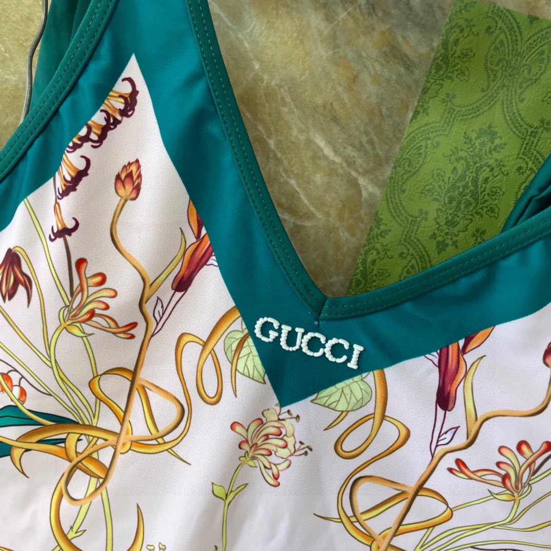  Gucci新款泳衣2件套 😍🥰适合多种场景的游泳衣🏊‍♀️海边 游泳池 温泉 水上乐园 漂流都可以😌内