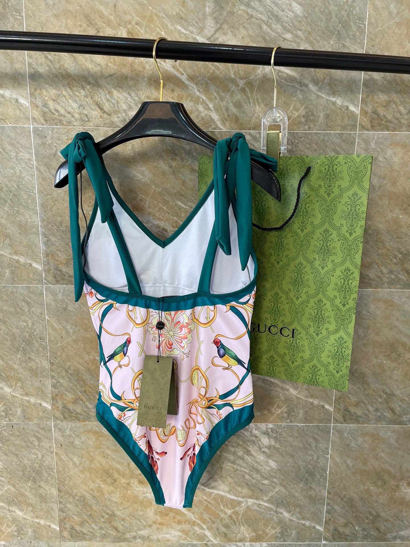  Gucci新款泳衣2件套 😍🥰适合多种场景的游泳衣🏊‍♀️海边 游泳池 温泉 水上乐园 漂流都可以😌内