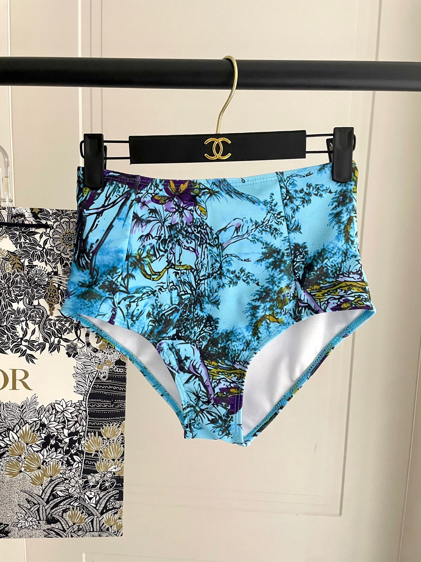  迪奥分体😍🥰适合多种场景的游泳衣🏊‍♀️海边 游泳池 温泉 水上乐园 漂流都可以😌内搭也完全可以 连体