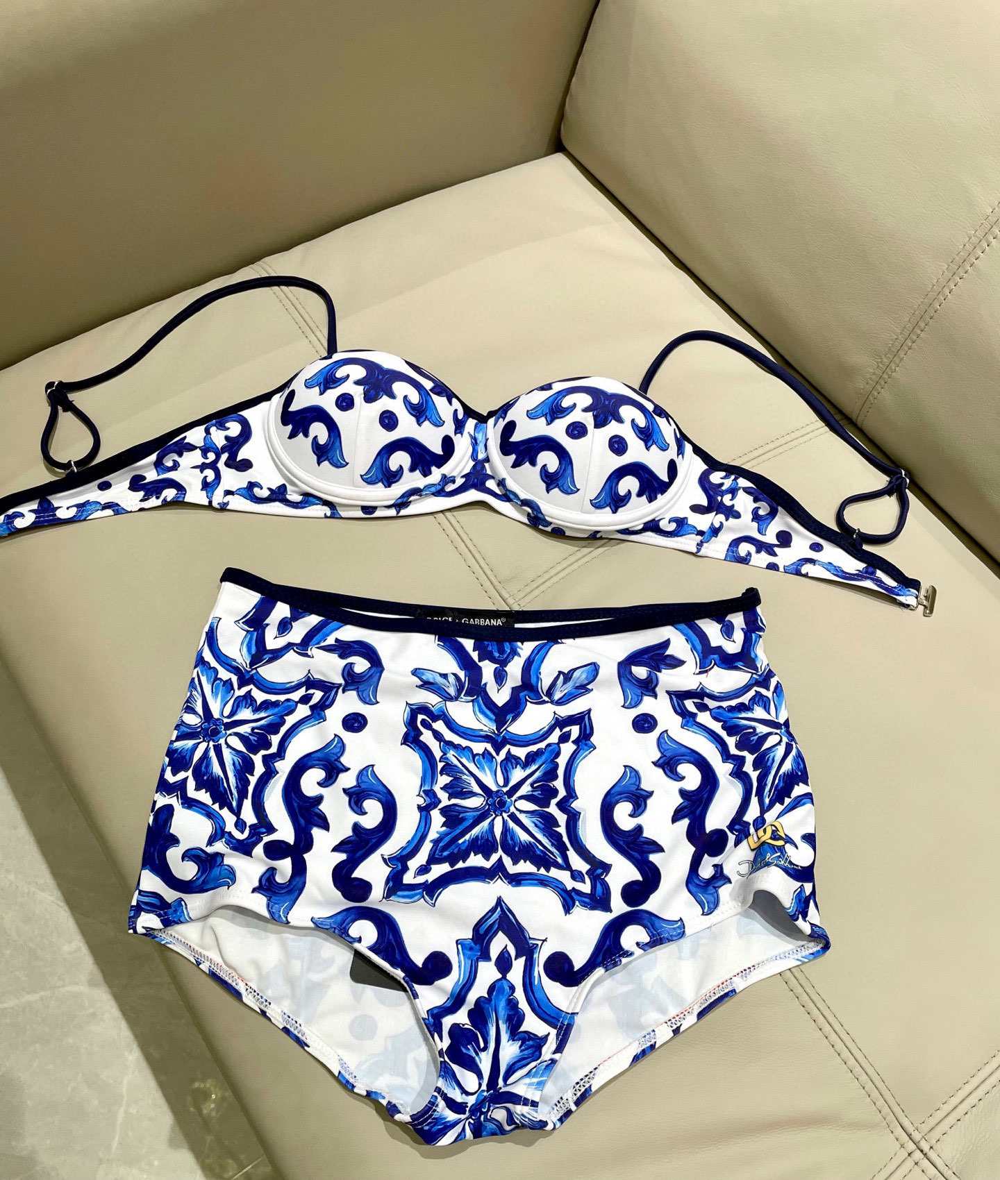  DG新款分体泳衣 带胸托😍🥰适合多种场景的游泳衣🏊‍♀️海边 游泳池 温泉 水上乐园 漂流都可以😌内搭