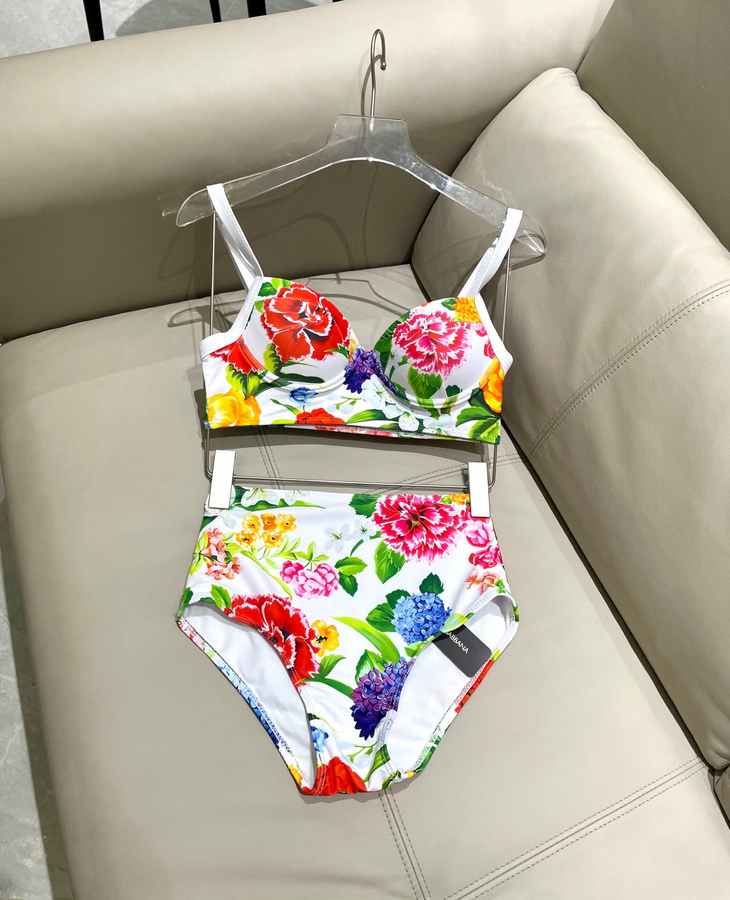  DG新款连体😍🥰适合多种场景的游泳衣🏊‍♀️海边 游泳池 温泉 水上乐园 漂流都可以😌内搭也完全可以 