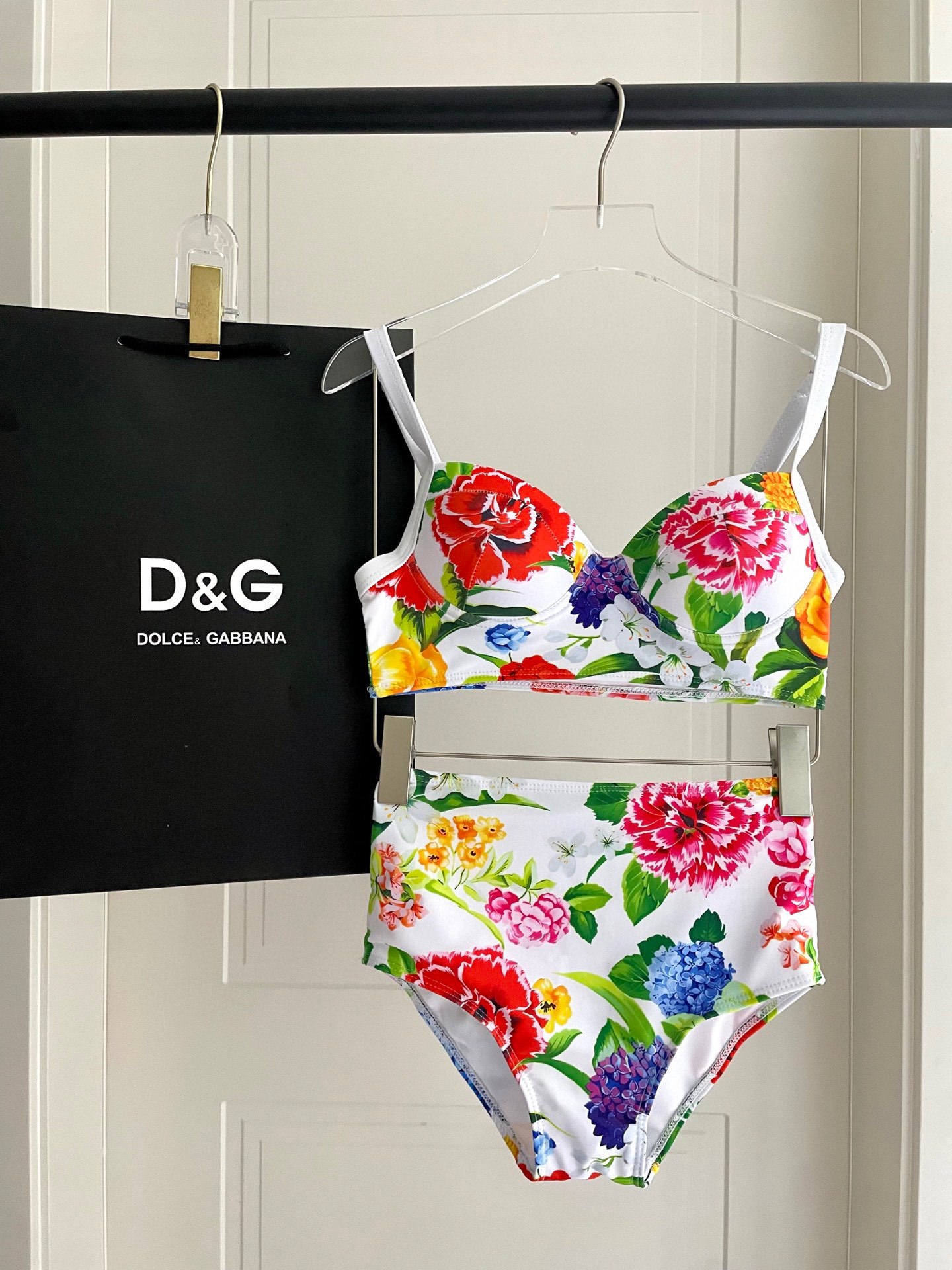  DG新款连体😍🥰适合多种场景的游泳衣🏊‍♀️海边 游泳池 温泉 水上乐园 漂流都可以😌内搭也完全可以 
