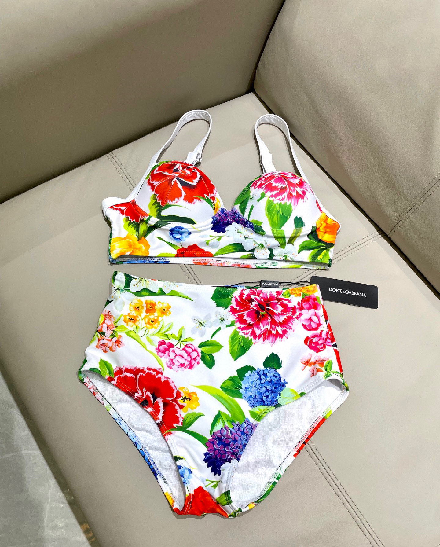  DG新款连体😍🥰适合多种场景的游泳衣🏊‍♀️海边 游泳池 温泉 水上乐园 漂流都可以😌内搭也完全可以 