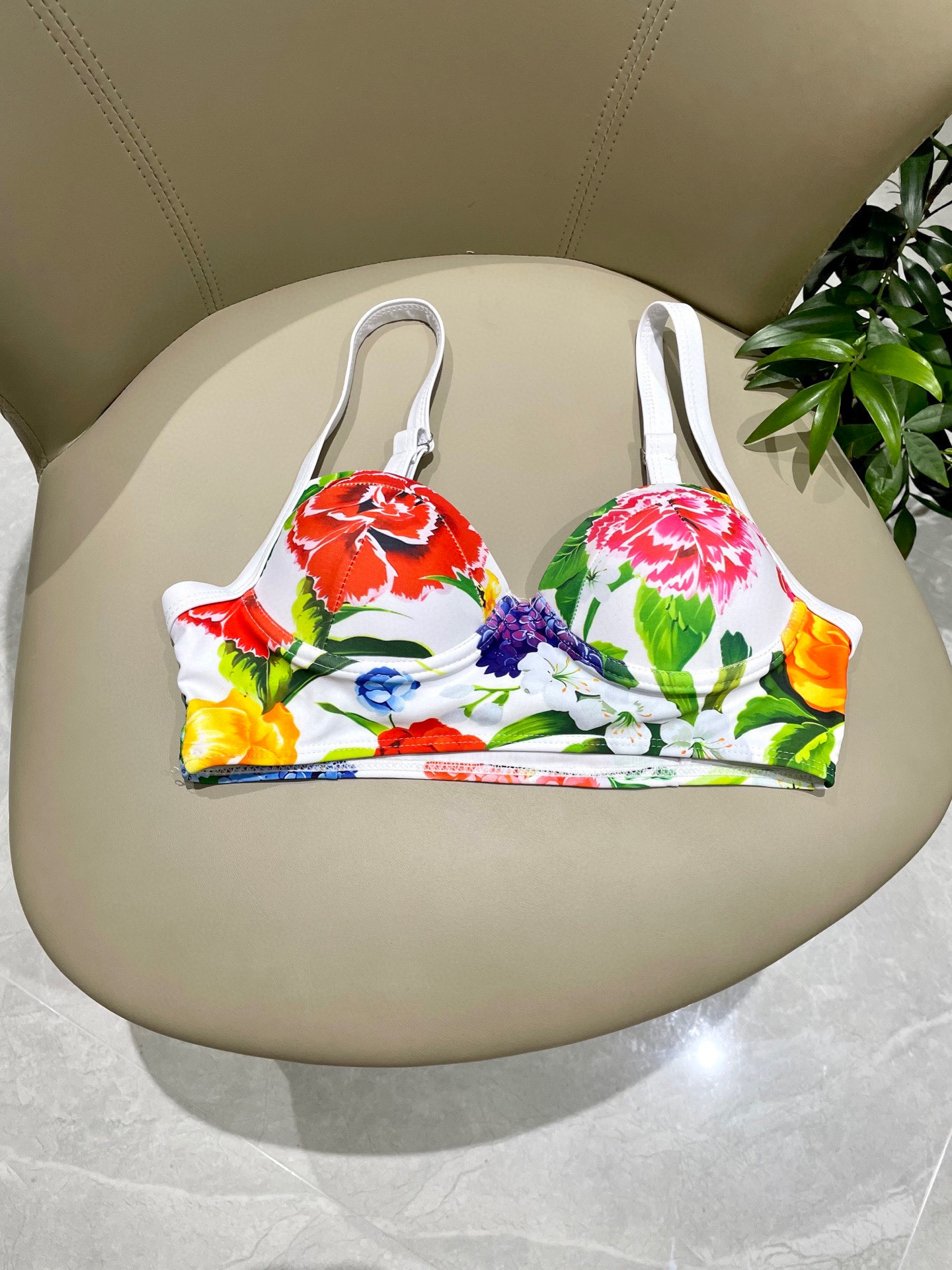  DG新款连体😍🥰适合多种场景的游泳衣🏊‍♀️海边 游泳池 温泉 水上乐园 漂流都可以😌内搭也完全可以 