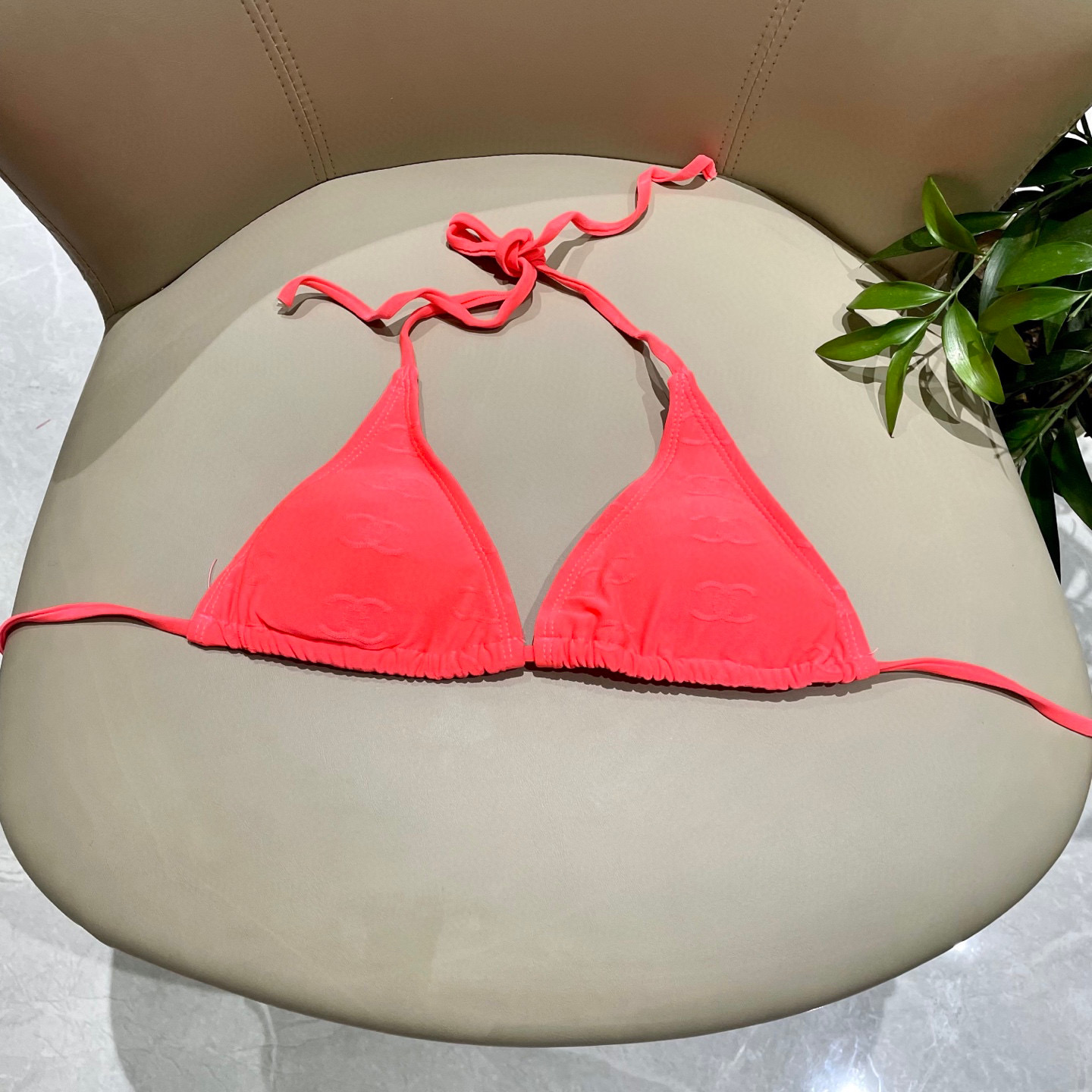 Chanel香奈儿比基尼👙 上身超级棒！同步各大专柜发售，自然而然呈现时尚感！十分减龄，具有年轻活力。