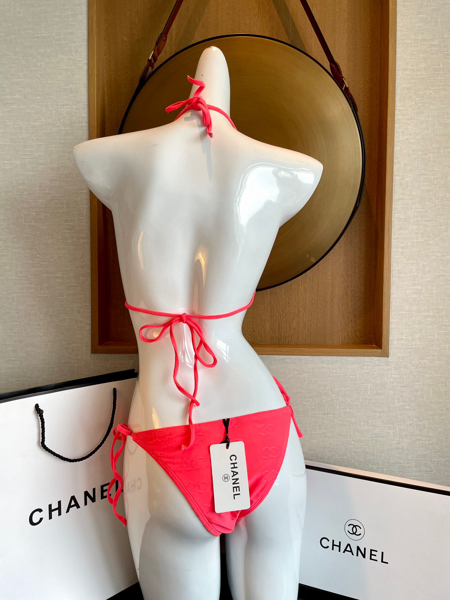  Chanel香奈儿比基尼👙 上身超级棒！同步各大专柜发售，自然而然呈现时尚感！十分减龄，具有年轻活力。