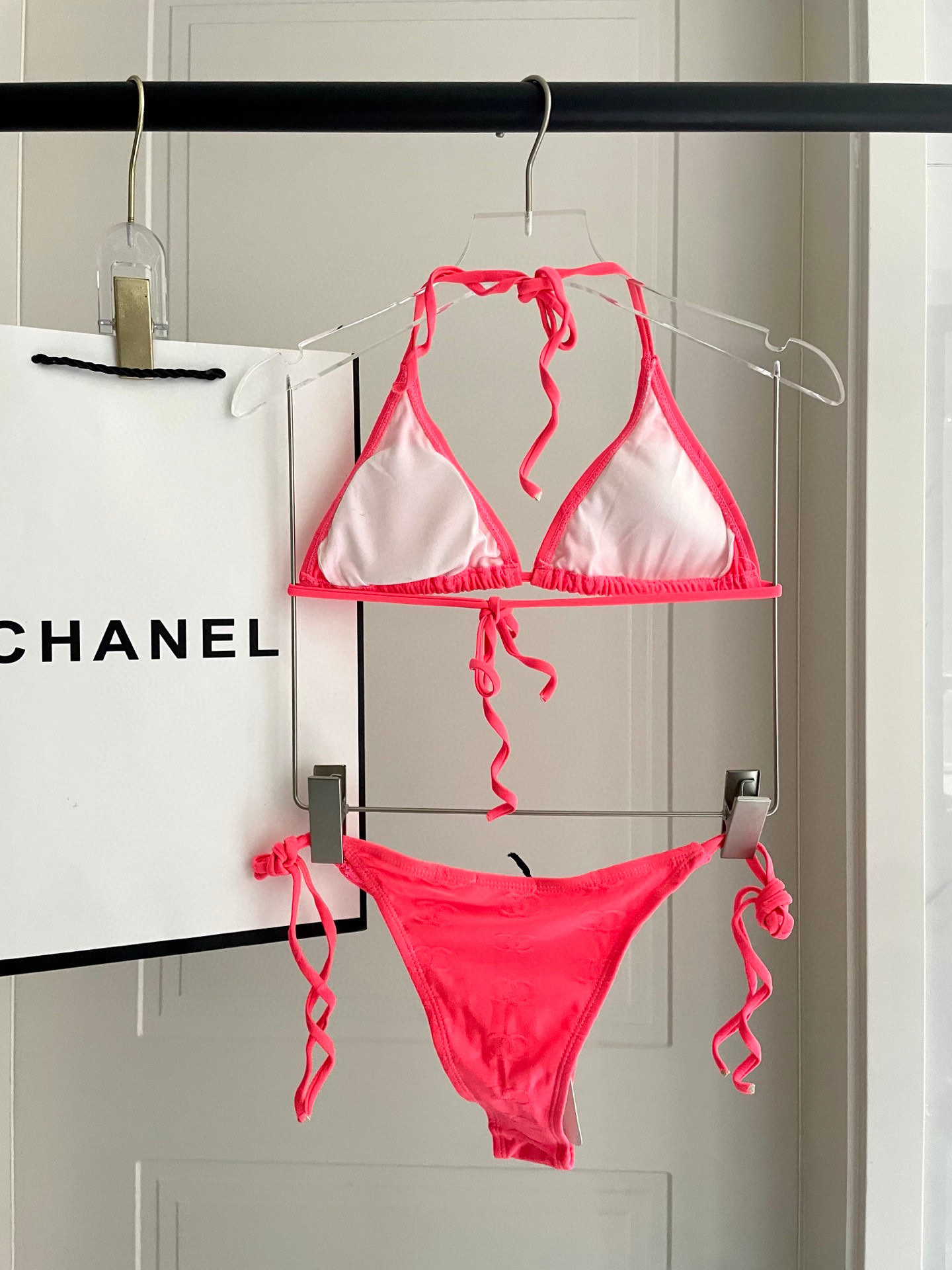  Chanel香奈儿比基尼👙 上身超级棒！同步各大专柜发售，自然而然呈现时尚感！十分减龄，具有年轻活力。
