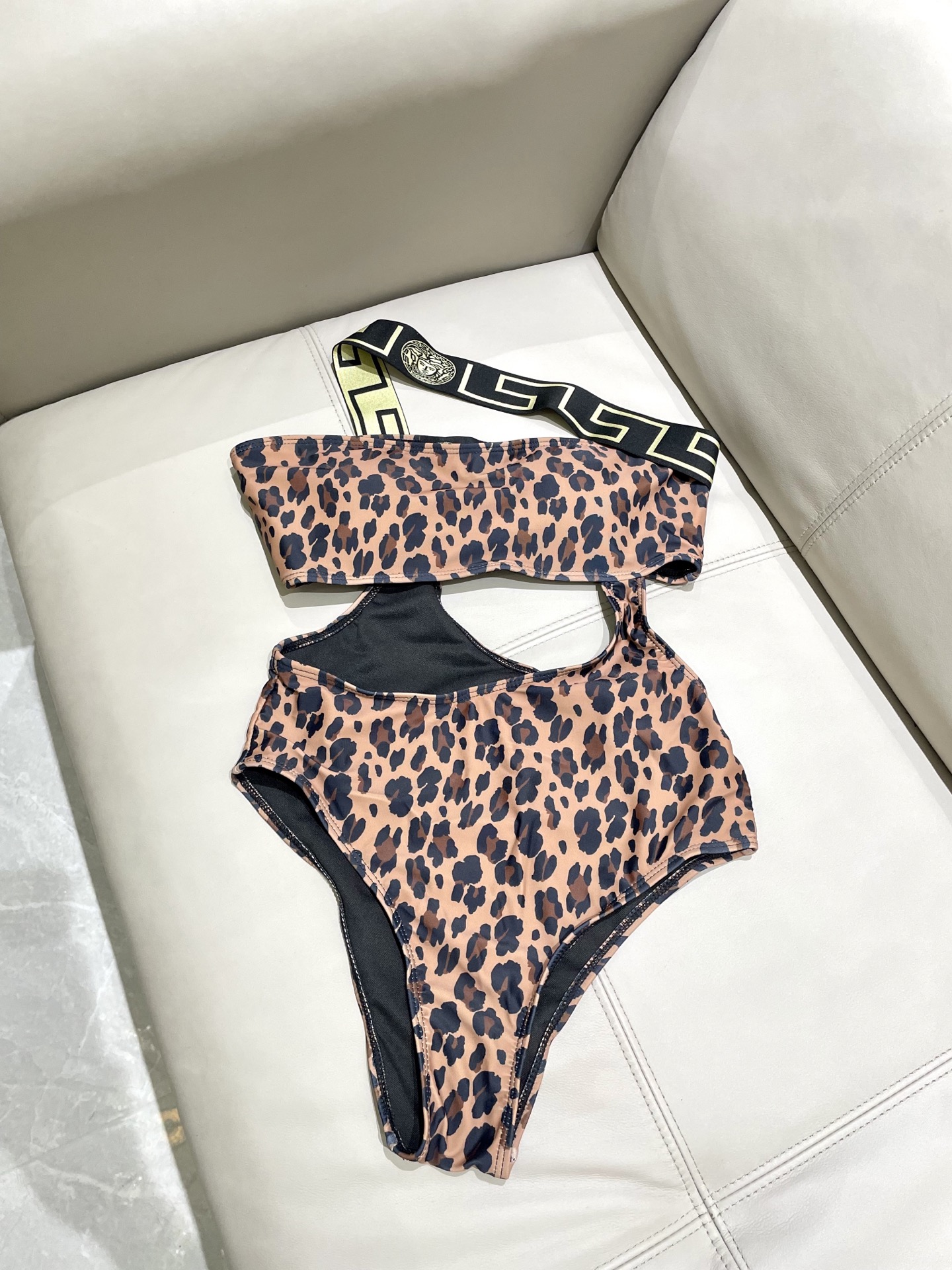  范思哲连体泳衣👙❤️😍🥰适合多种场景的游泳衣🏊‍♀️海边 游泳池 温泉 水上乐园 漂流都可以😌内搭外穿