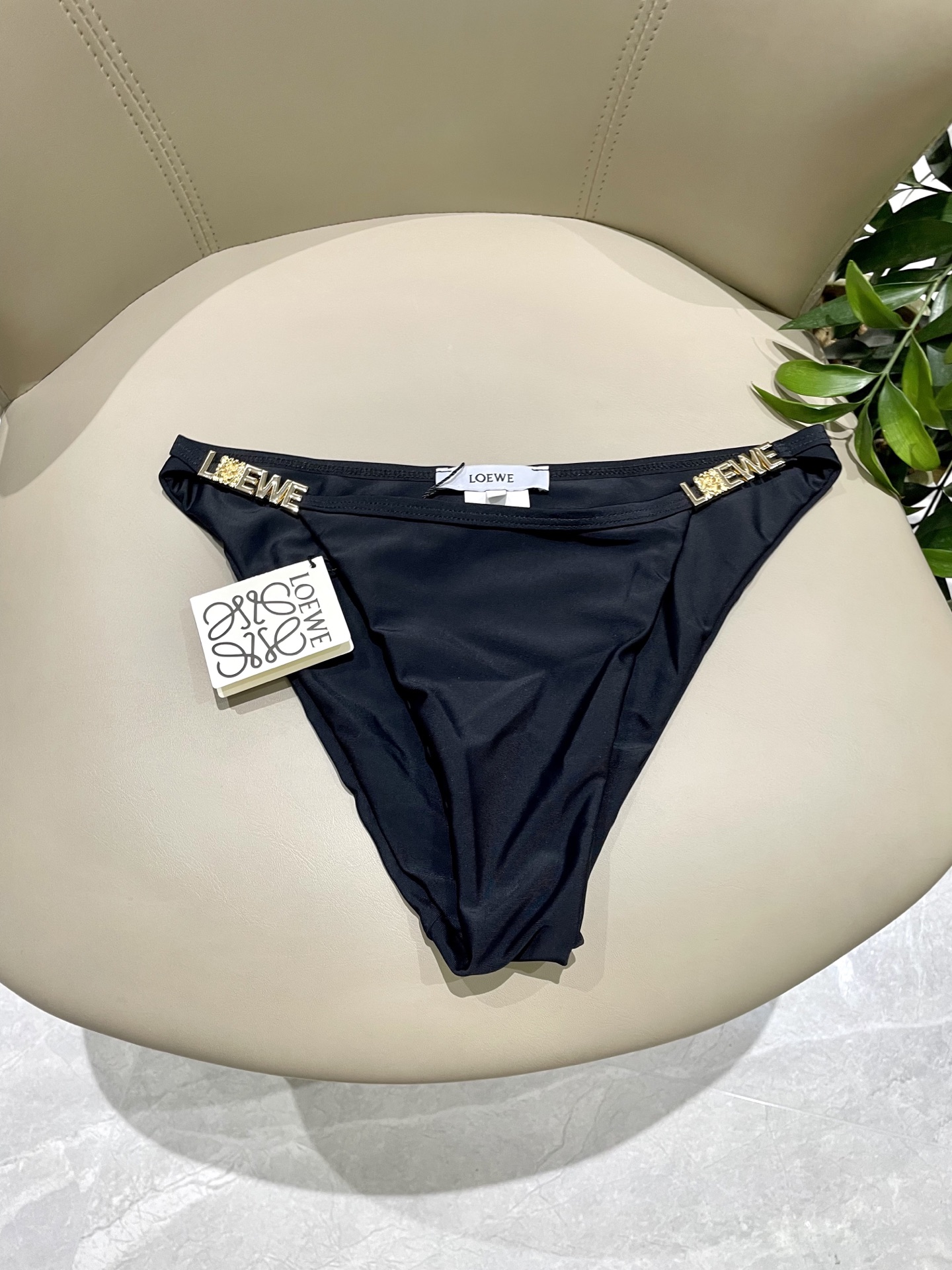 罗意威新款比基尼泳衣  定制对吧版五金 😍🥰适合多种场景的游泳衣🏊‍♀️海边 游泳池 温泉 水上乐园 
