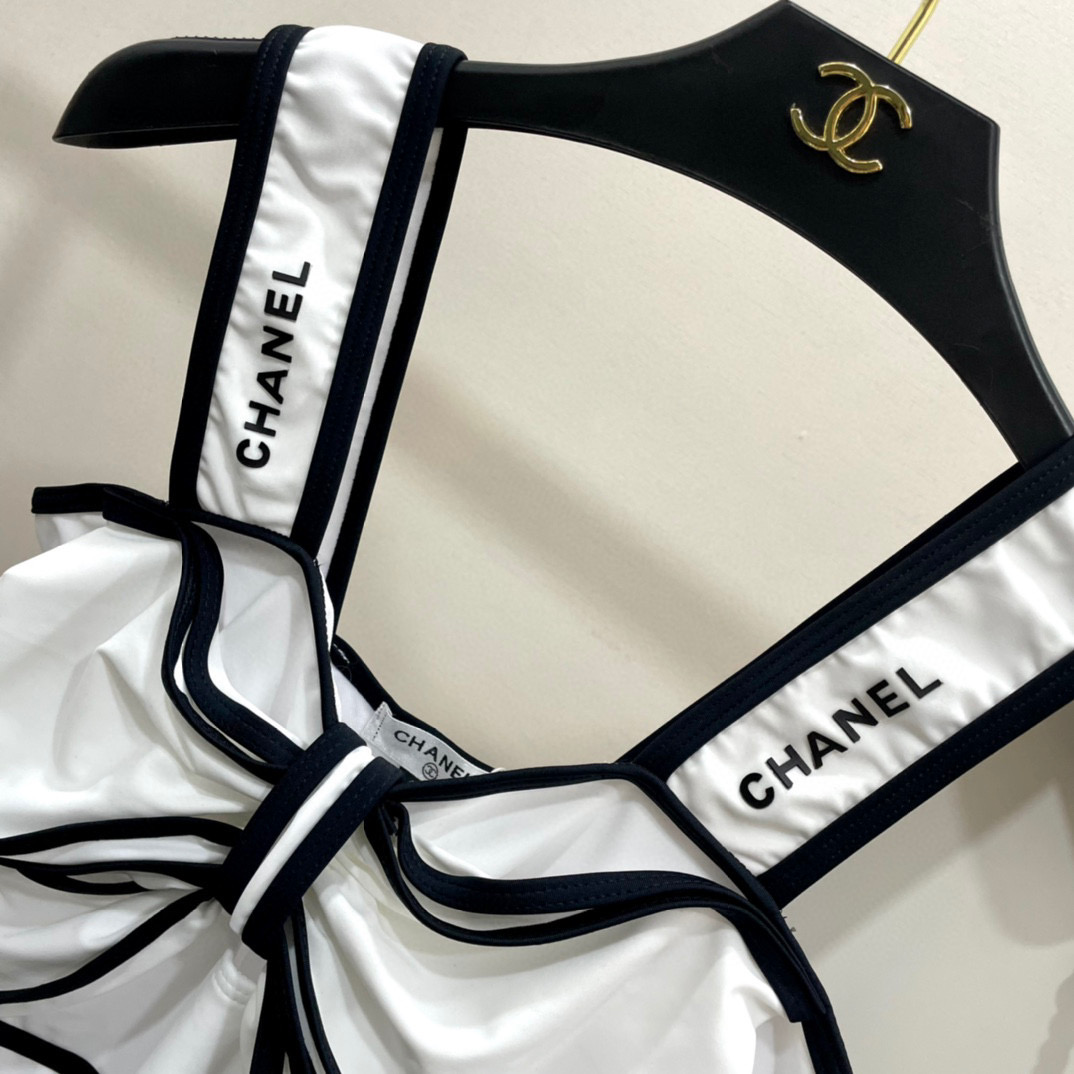 Chanel新款名媛气质风连体泳衣 😍🥰适合多种场景的游泳衣🏊‍♀️海边 游泳池 温泉 水上乐园 漂流