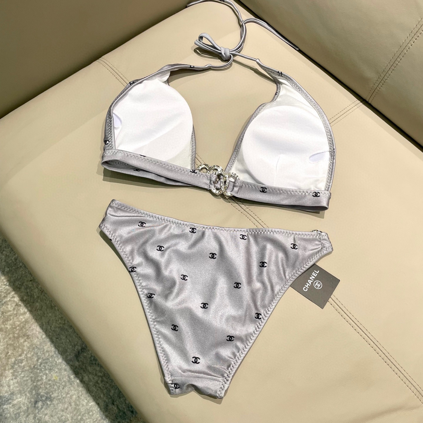  Chanel比基尼泳衣  😍🥰适合多种场景的游泳衣🏊‍♀️海边 游泳池 温泉 水上乐园 漂流都可以😌内