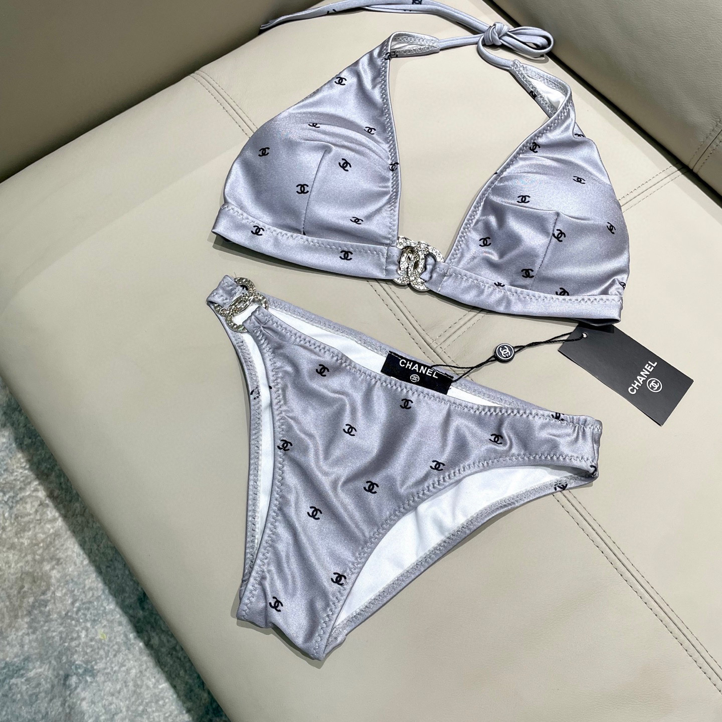  Chanel比基尼泳衣  😍🥰适合多种场景的游泳衣🏊‍♀️海边 游泳池 温泉 水上乐园 漂流都可以😌内