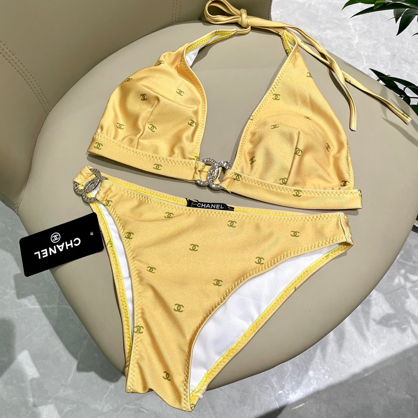  Chanel比基尼泳衣  😍🥰适合多种场景的游泳衣🏊‍♀️海边 游泳池 温泉 水上乐园 漂流都可以😌内