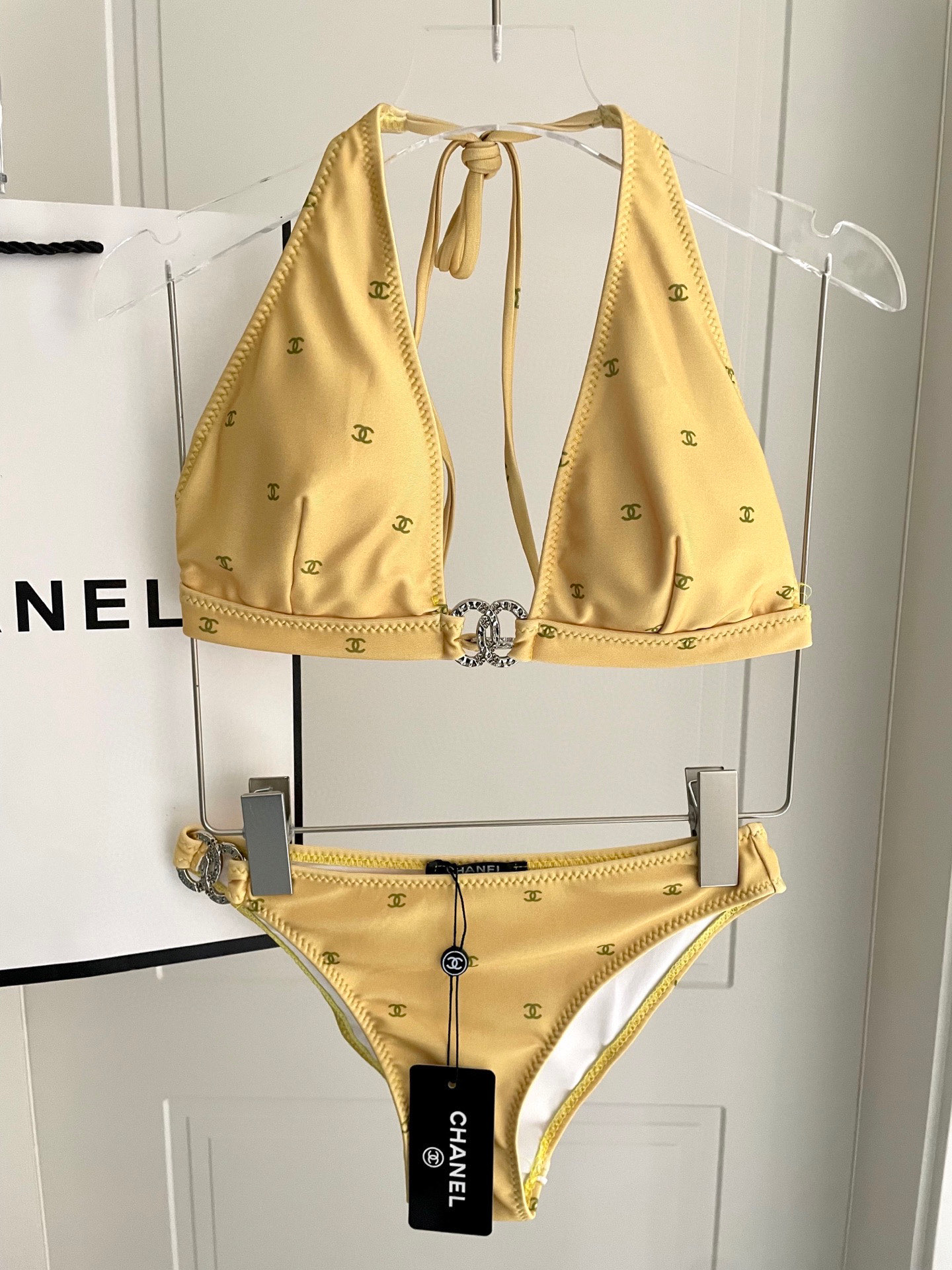  Chanel比基尼泳衣  😍🥰适合多种场景的游泳衣🏊‍♀️海边 游泳池 温泉 水上乐园 漂流都可以😌内