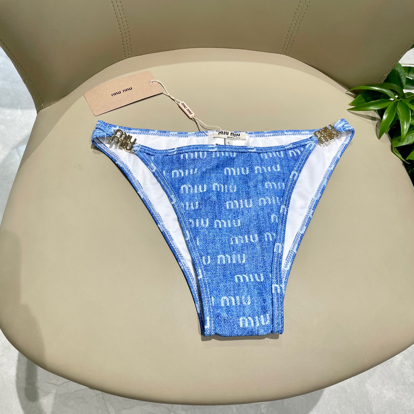  miumiu新款分体游泳衣😍🥰适合多种场景的游泳衣🏊‍♀️海边 游泳池 温泉 水上乐园 漂流都可以😌内