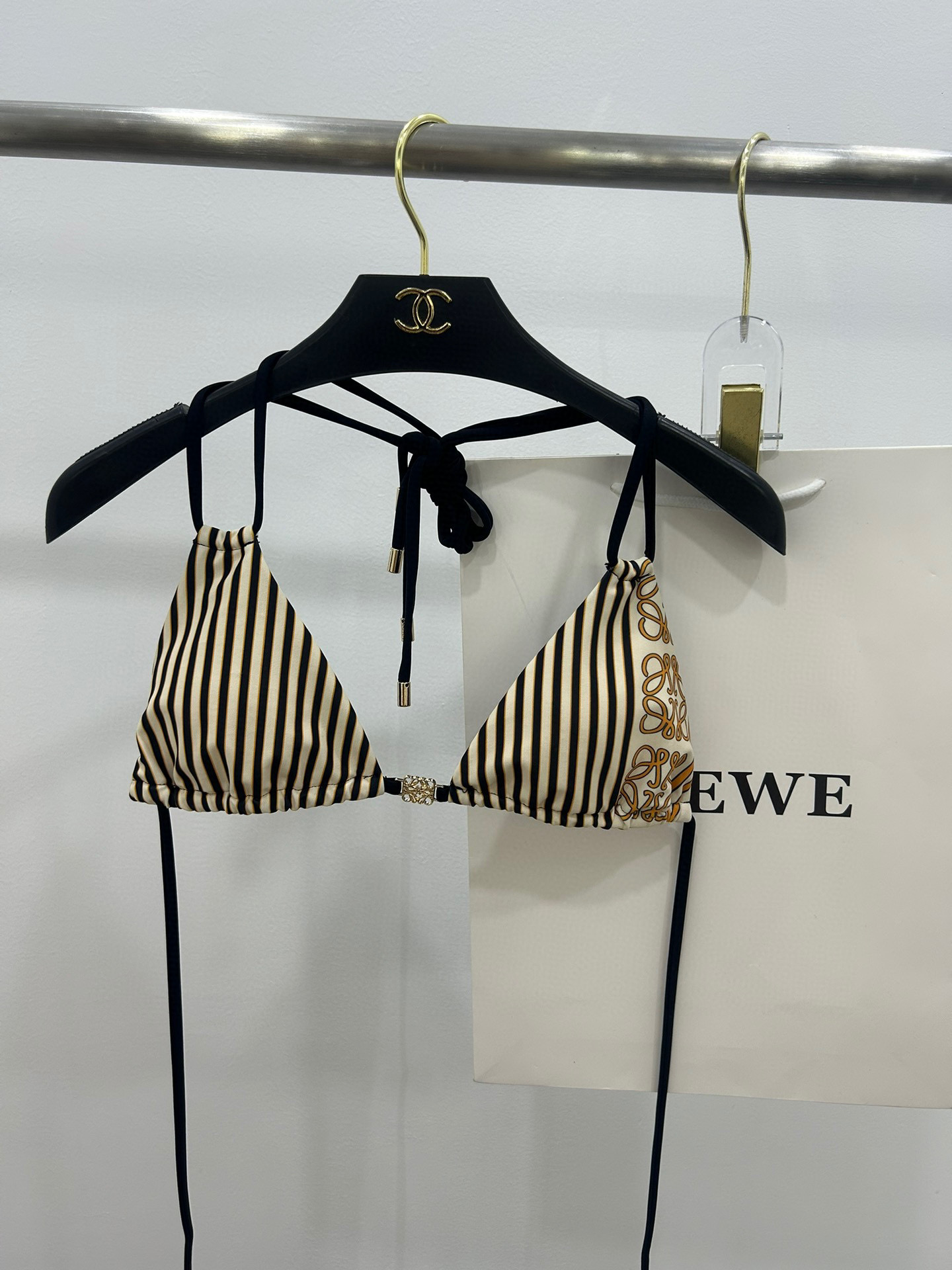  Loewe新款连体对版五金😍🥰适合多种场景的游泳衣🏊‍♀️海边 游泳池 温泉 水上乐园 漂流都可以😌内