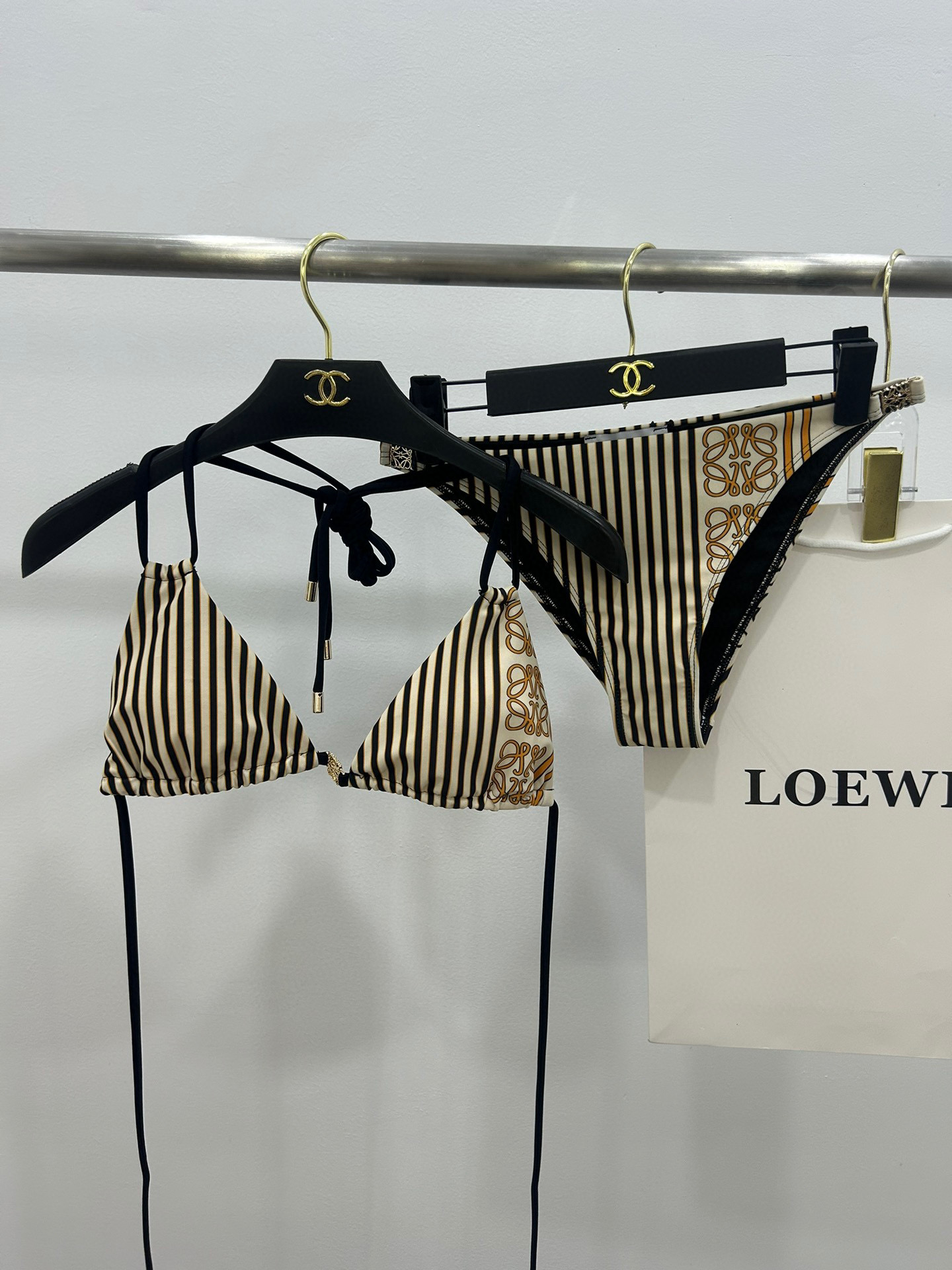  Loewe新款连体对版五金😍🥰适合多种场景的游泳衣🏊‍♀️海边 游泳池 温泉 水上乐园 漂流都可以😌内