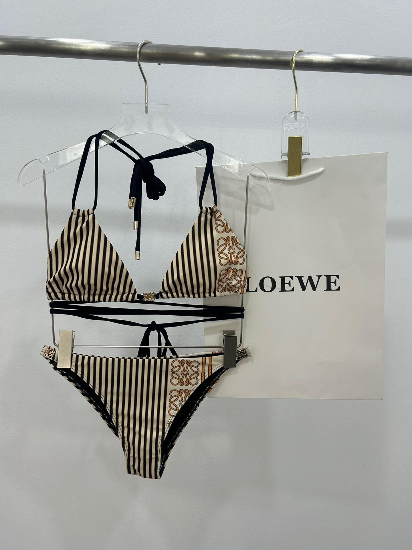  Loewe新款连体对版五金😍🥰适合多种场景的游泳衣🏊‍♀️海边 游泳池 温泉 水上乐园 漂流都可以😌内
