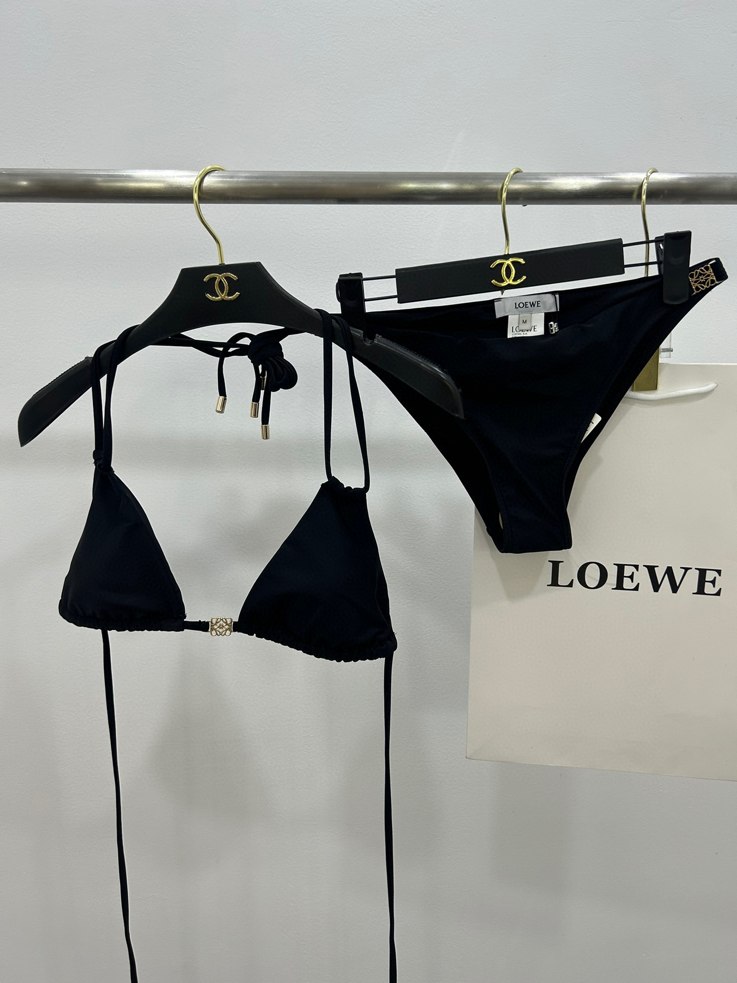  Loewe新款连体对版五金😍🥰适合多种场景的游泳衣🏊‍♀️海边 游泳池 温泉 水上乐园 漂流都可以😌内