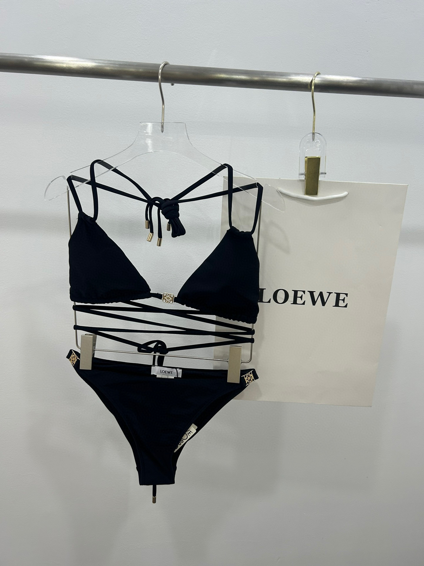  Loewe新款连体对版五金😍🥰适合多种场景的游泳衣🏊‍♀️海边 游泳池 温泉 水上乐园 漂流都可以😌内