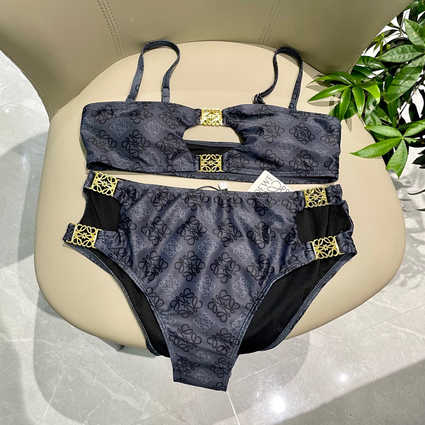  Loewe新款分体对版五金😍🥰适合多种场景的游泳衣🏊‍♀️海边 游泳池 温泉 水上乐园 漂流都可以😌内